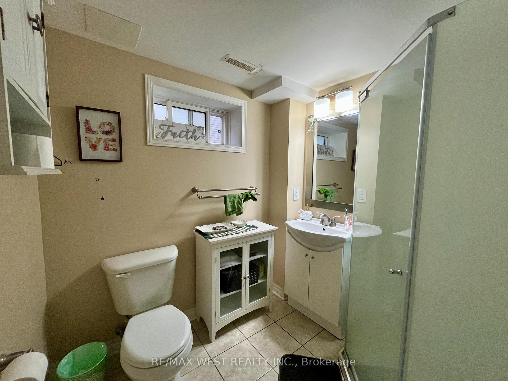 Photo 18 of 49 Braddock Road, Etobicoke, West Humber-Clairville — HOMEH