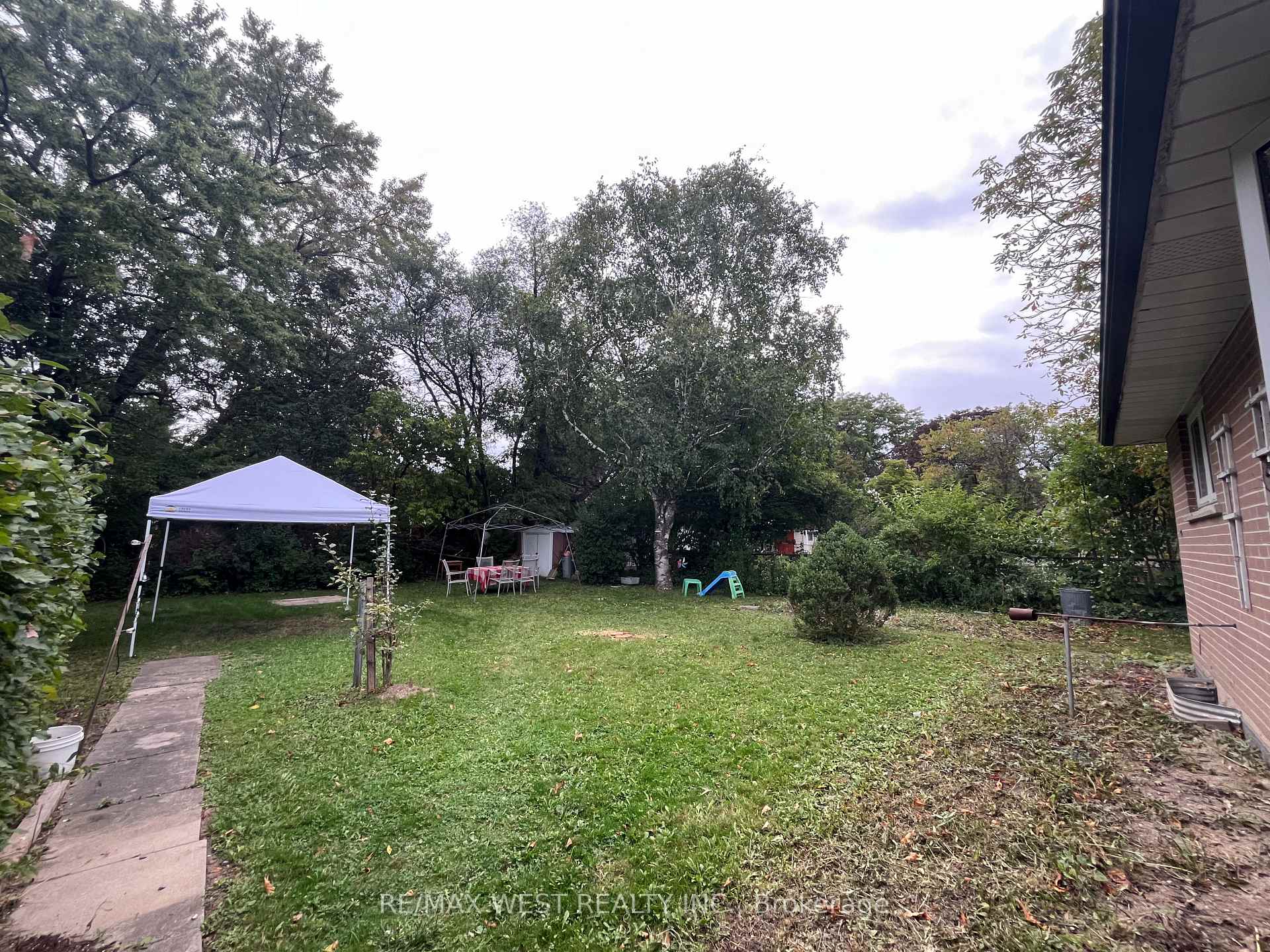 Photo 19 of 49 Braddock Road, Etobicoke, West Humber-Clairville — HOMEH