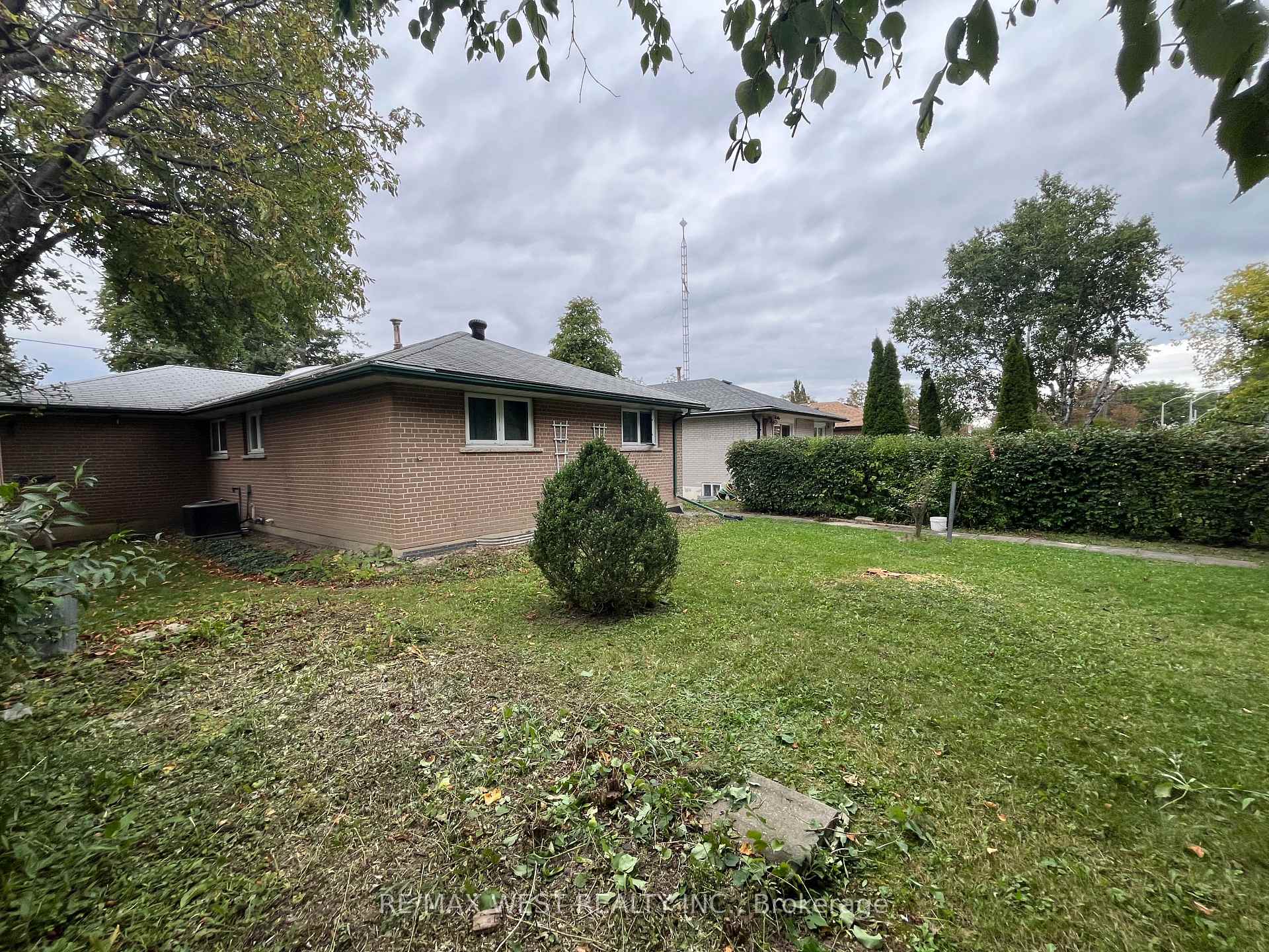 Photo 23 of 49 Braddock Road, Etobicoke, West Humber-Clairville — HOMEH