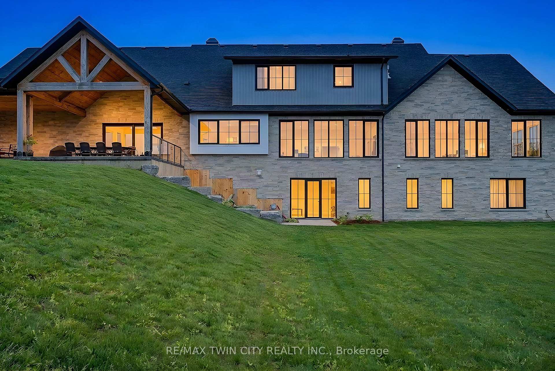 Photo of 742 Country Squire Road