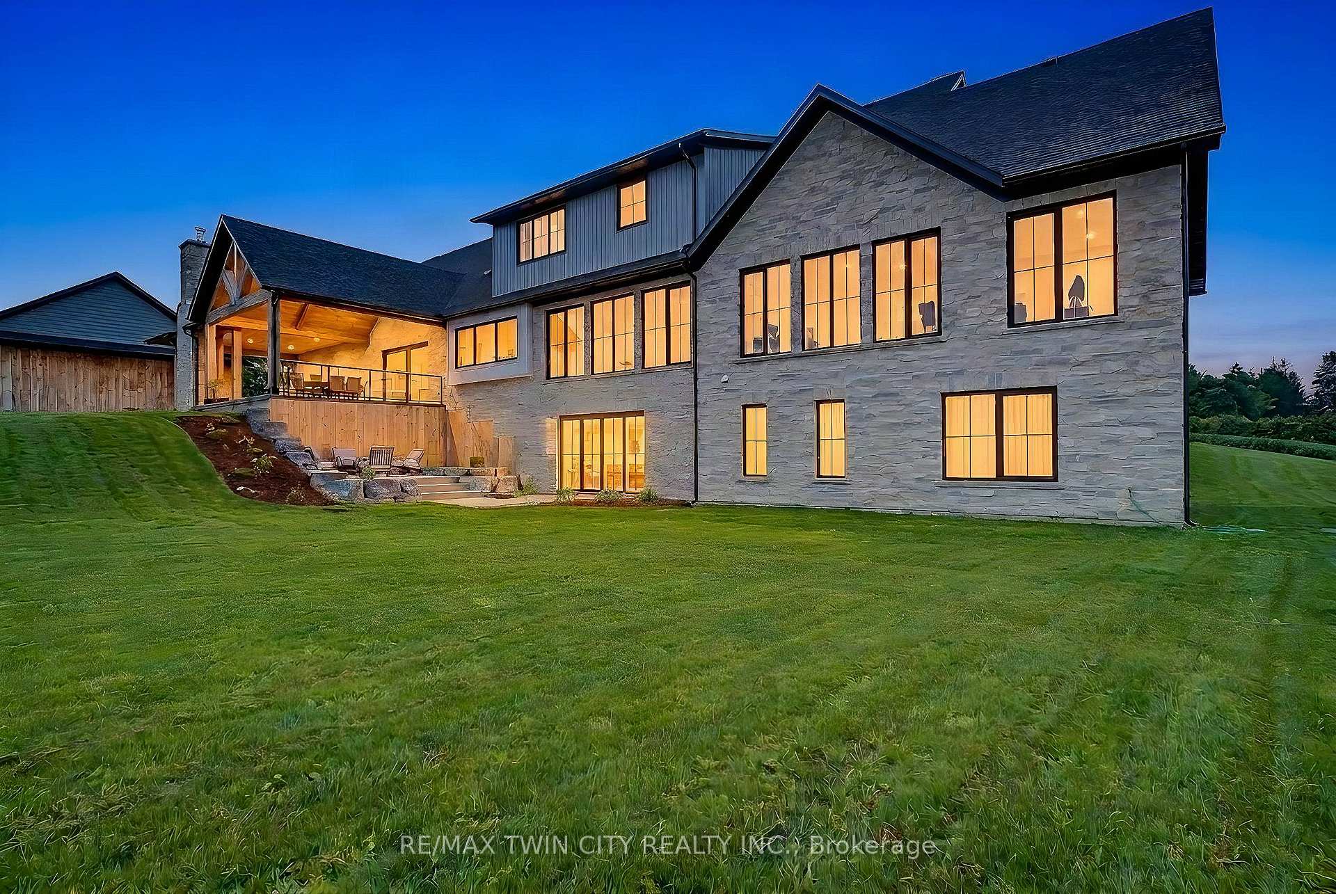 Photo 3 of 742 Country Squire Road, Waterloo, Eastbridge — HOMEH