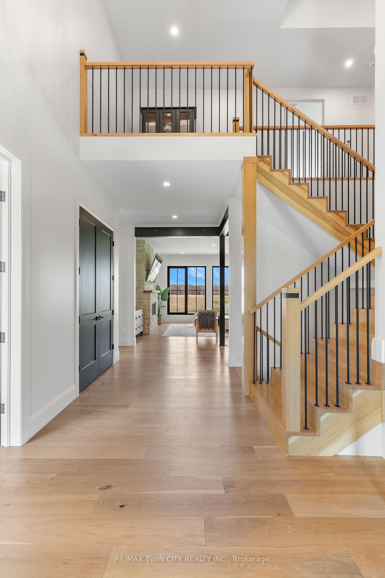 Photo 9 of 742 Country Squire Road, Waterloo, Eastbridge — HOMEH