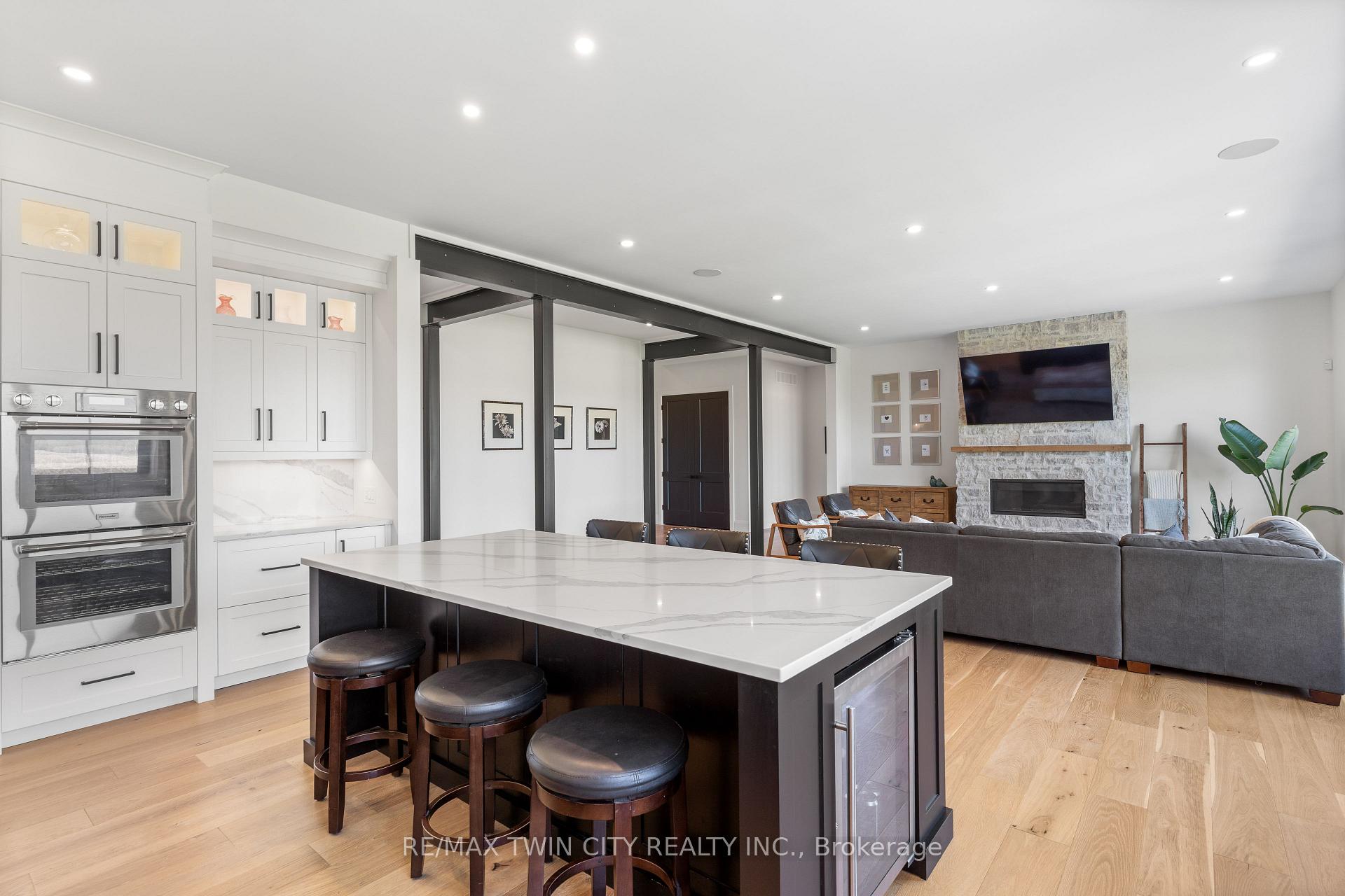 Photo 20 of 742 Country Squire Road, Waterloo, Eastbridge — HOMEH