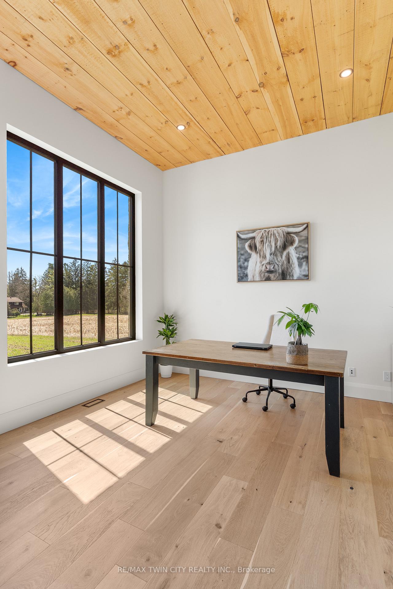 Photo 24 of 742 Country Squire Road, Waterloo, Eastbridge — HOMEH