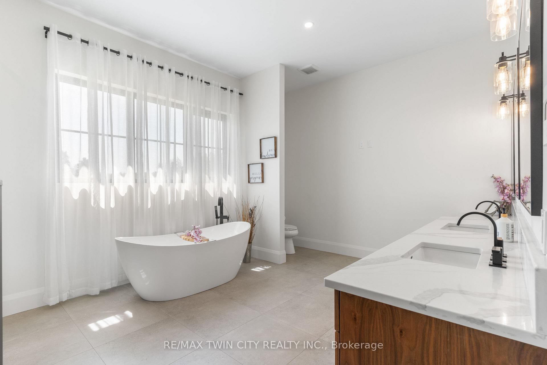 Photo 30 of 742 Country Squire Road, Waterloo, Eastbridge — HOMEH