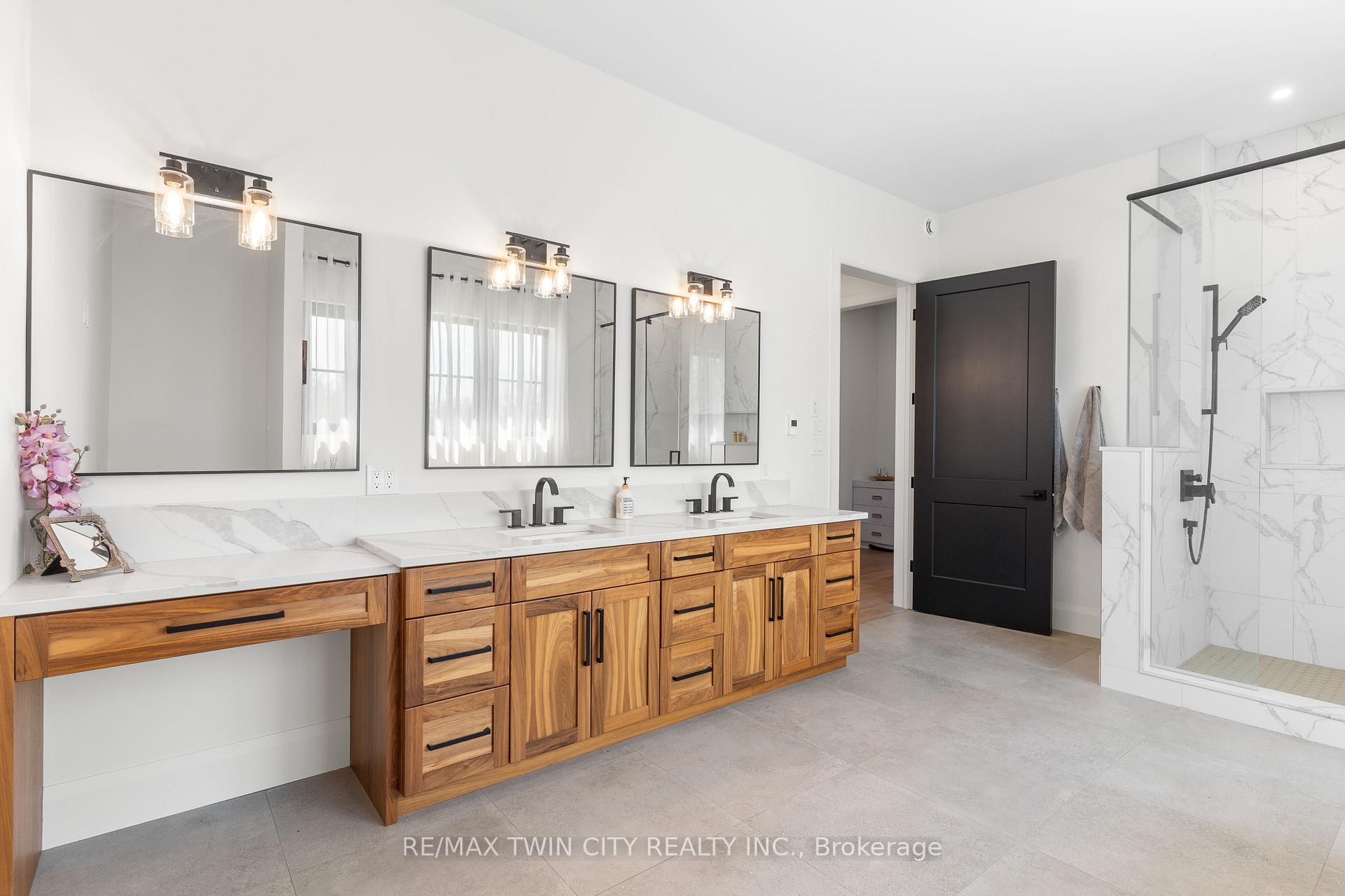 Photo 31 of 742 Country Squire Road, Waterloo, Eastbridge — HOMEH