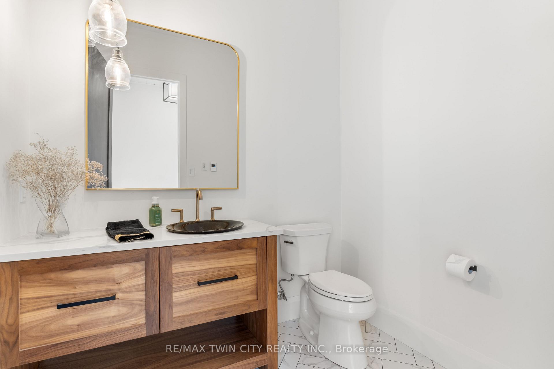 Photo 35 of 742 Country Squire Road, Waterloo, Eastbridge — HOMEH