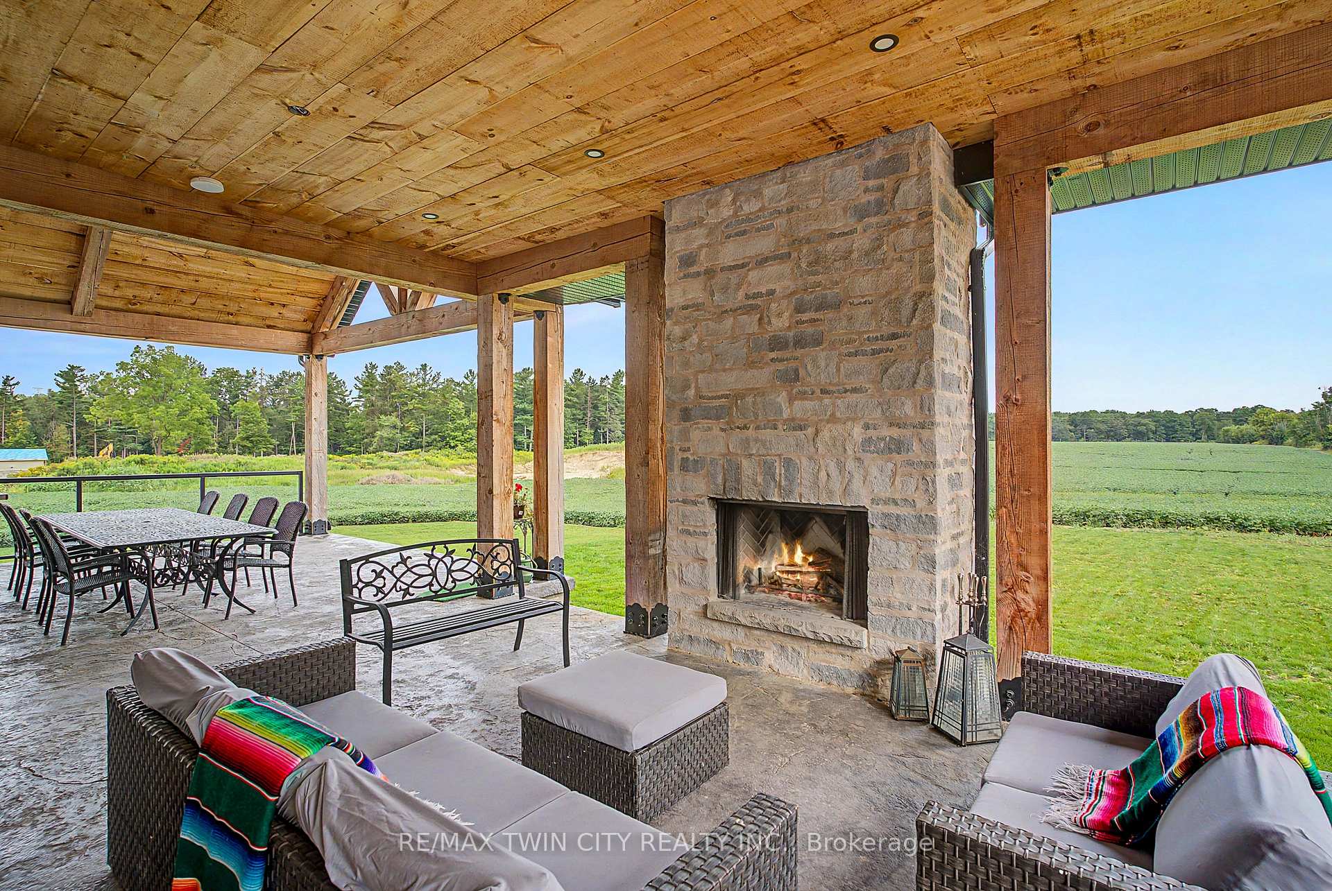 Photo 46 of 742 Country Squire Road, Waterloo, Eastbridge — HOMEH