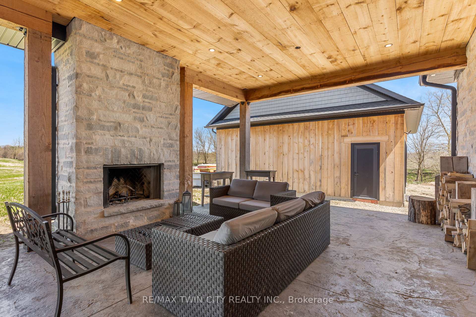 Photo 48 of 742 Country Squire Road, Waterloo, Eastbridge — HOMEH
