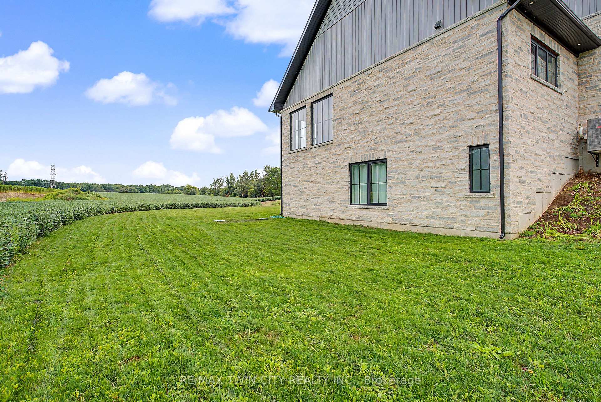 Photo 49 of 742 Country Squire Road, Waterloo, Eastbridge — HOMEH