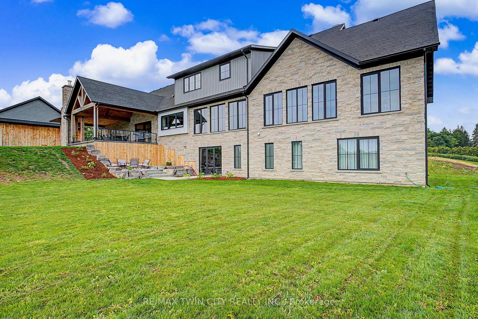 Photo 50 of 742 Country Squire Road, Waterloo, Eastbridge — HOMEH