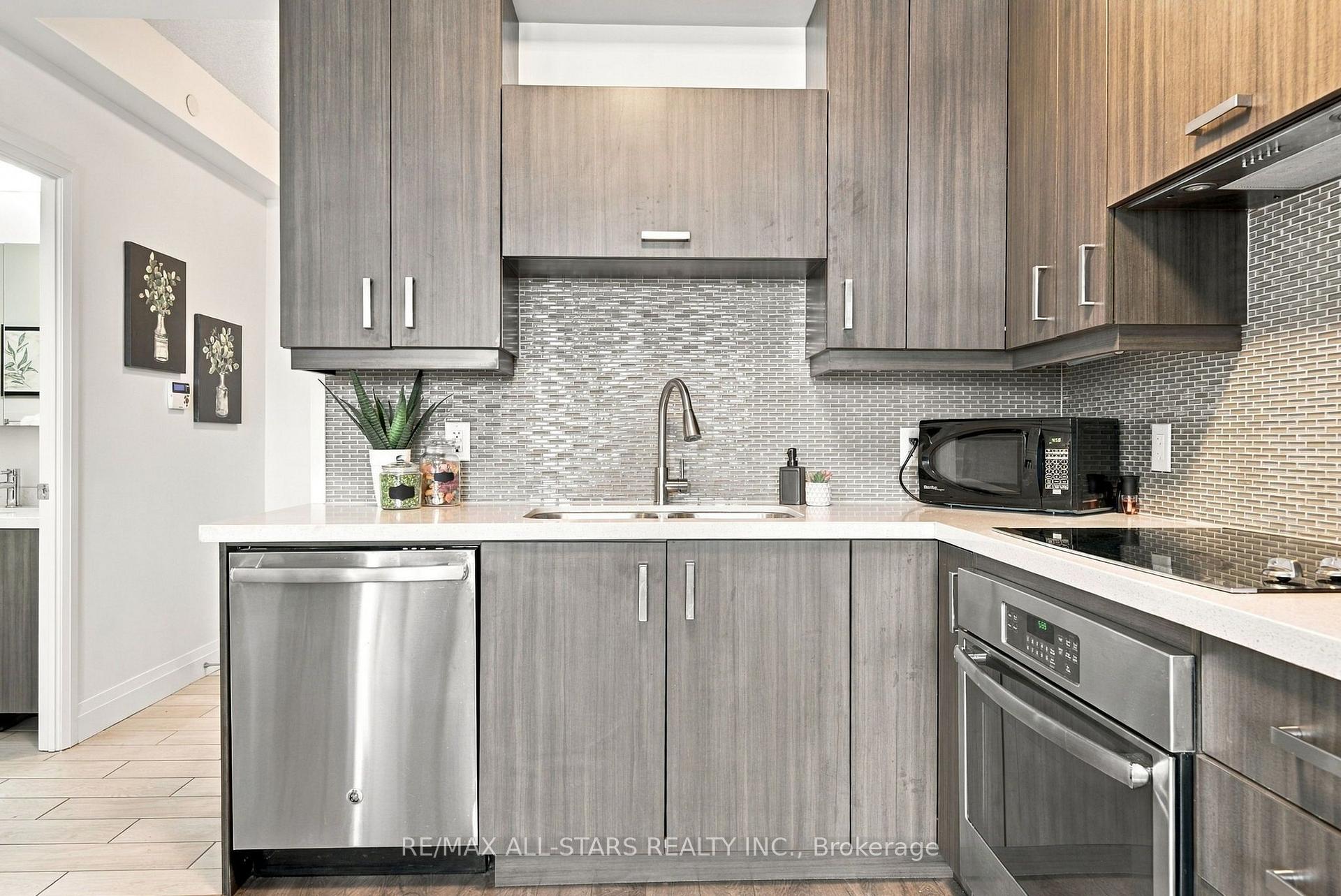 Photo 7 of Unit 312, 28 Uptown Drive, Markham, Unionville — HOMEH