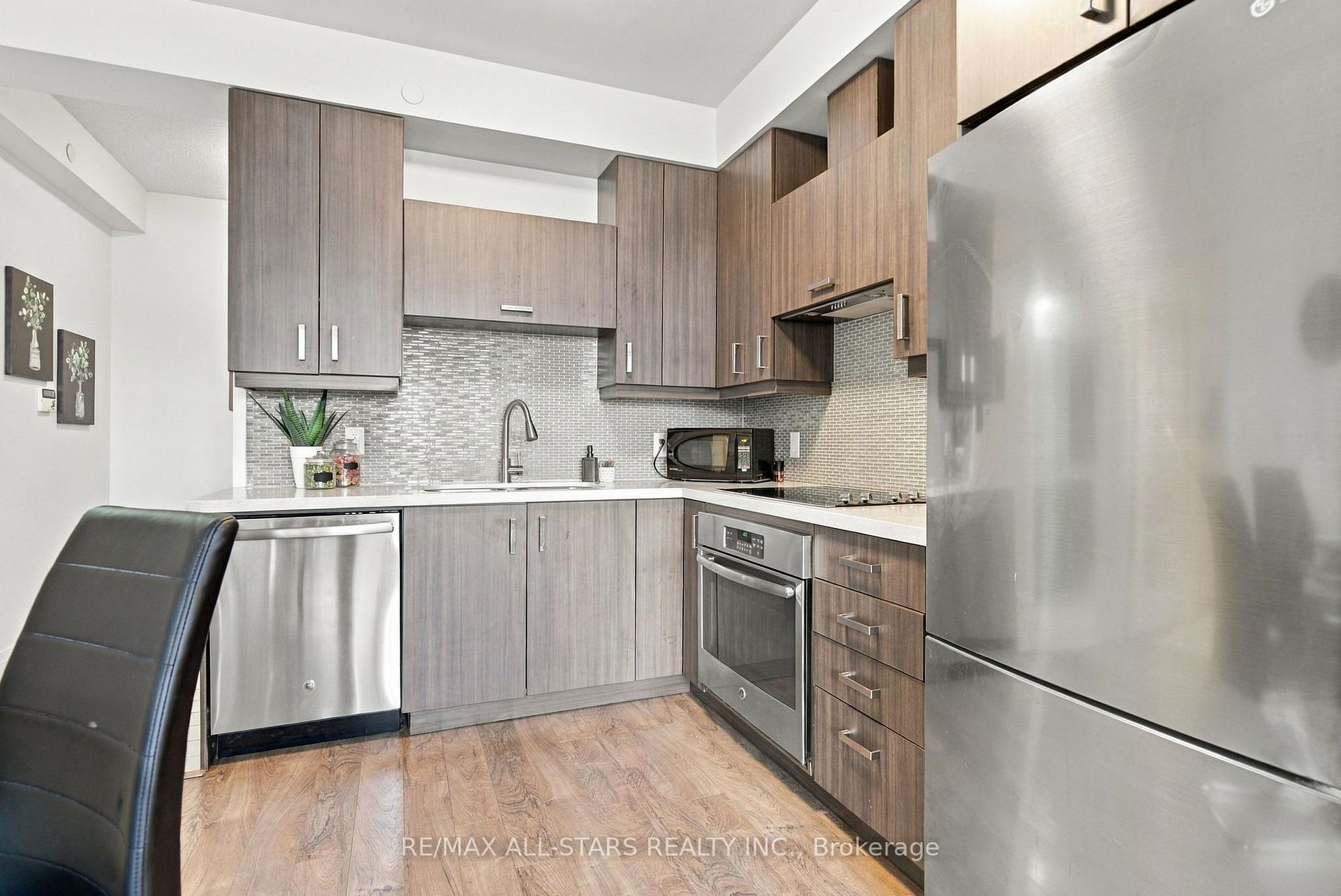 Photo 8 of Unit 312, 28 Uptown Drive, Markham, Unionville — HOMEH