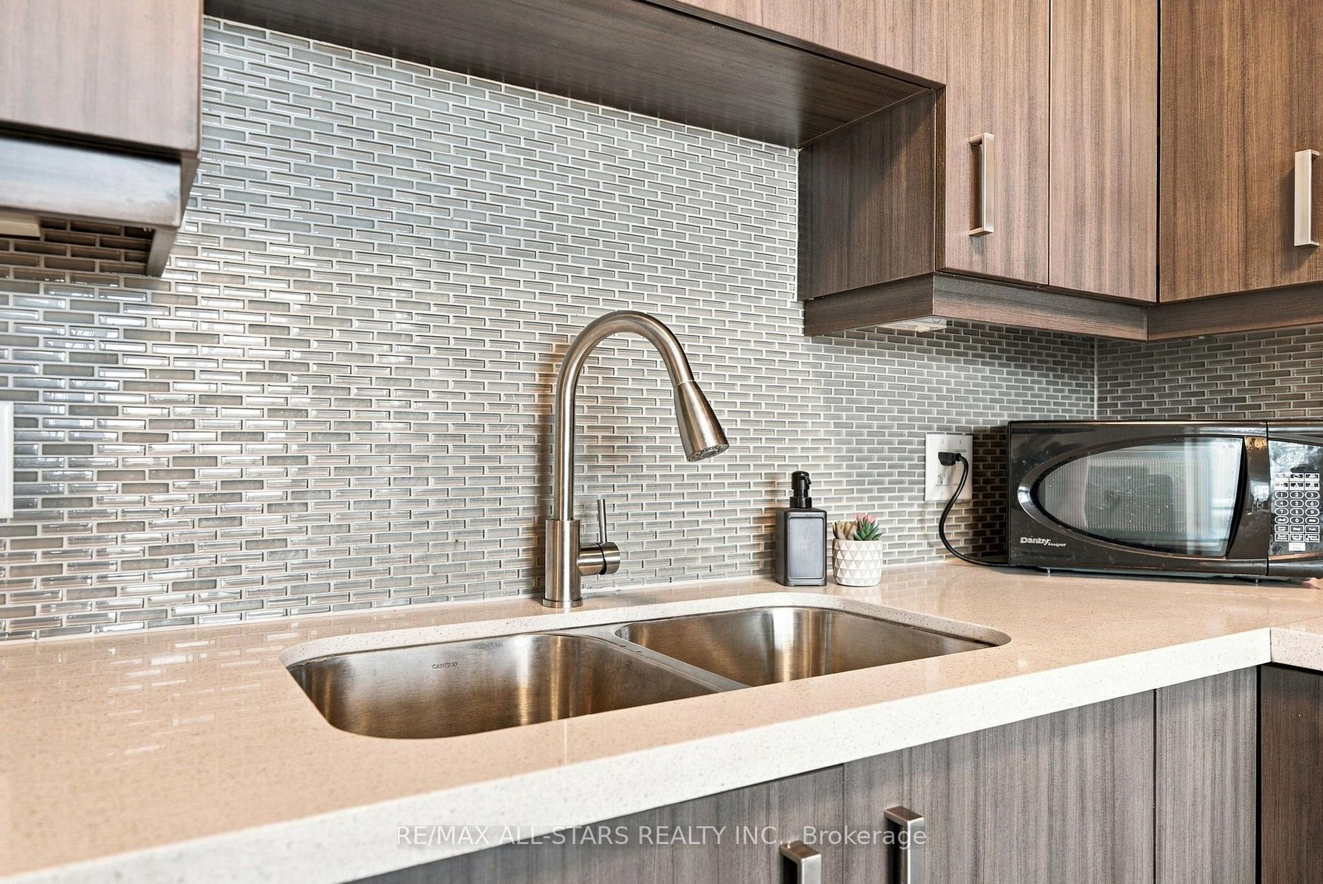 Photo 9 of Unit 312, 28 Uptown Drive, Markham, Unionville — HOMEH