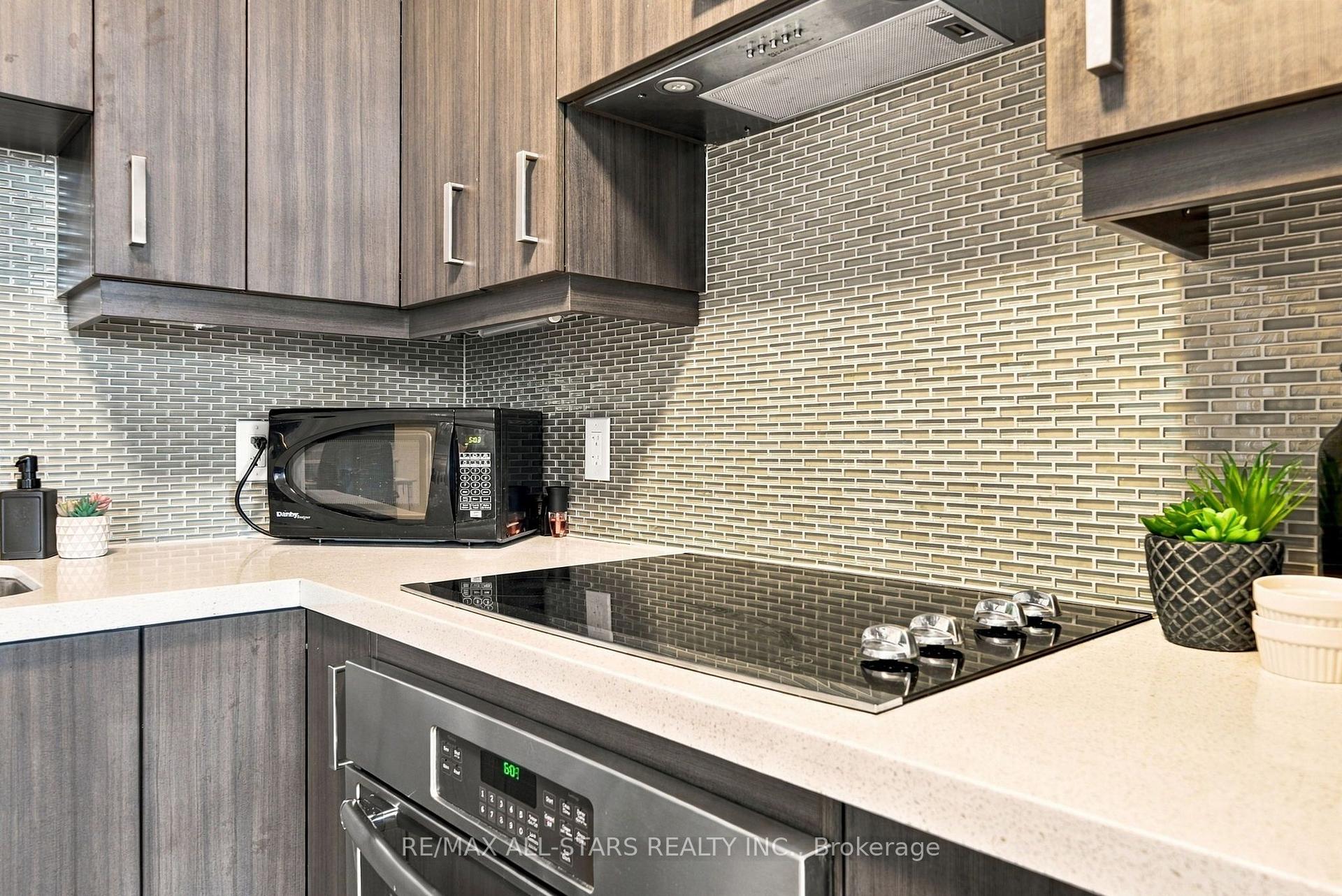 Photo 10 of Unit 312, 28 Uptown Drive, Markham, Unionville — HOMEH