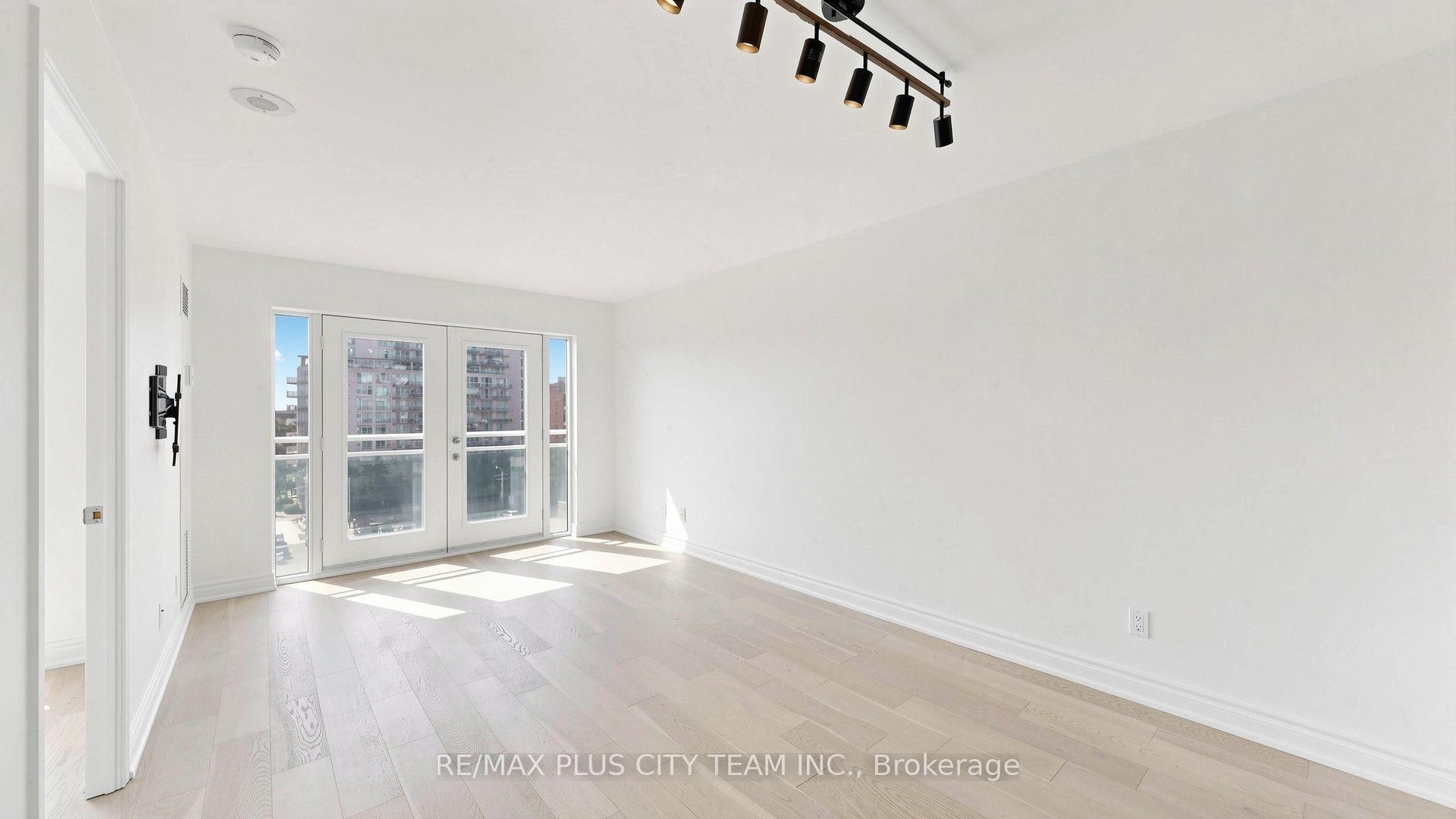 Photo 4 of Unit 827, 600 Queens Quay W, Toronto, Waterfront Communities — HOMEH