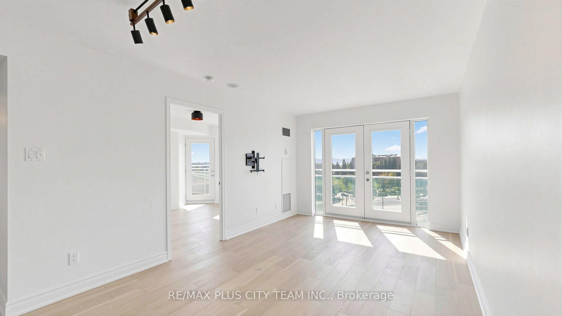 Photo 5 of Unit 827, 600 Queens Quay W, Toronto, Waterfront Communities — HOMEH