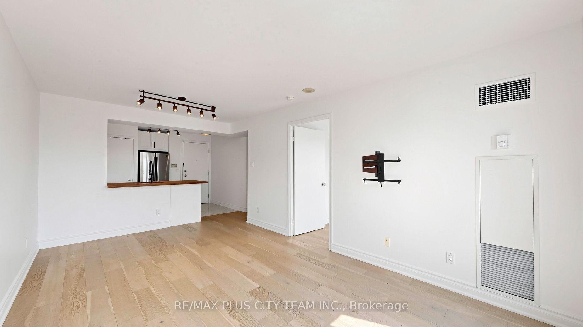 Photo 7 of Unit 827, 600 Queens Quay W, Toronto, Waterfront Communities — HOMEH
