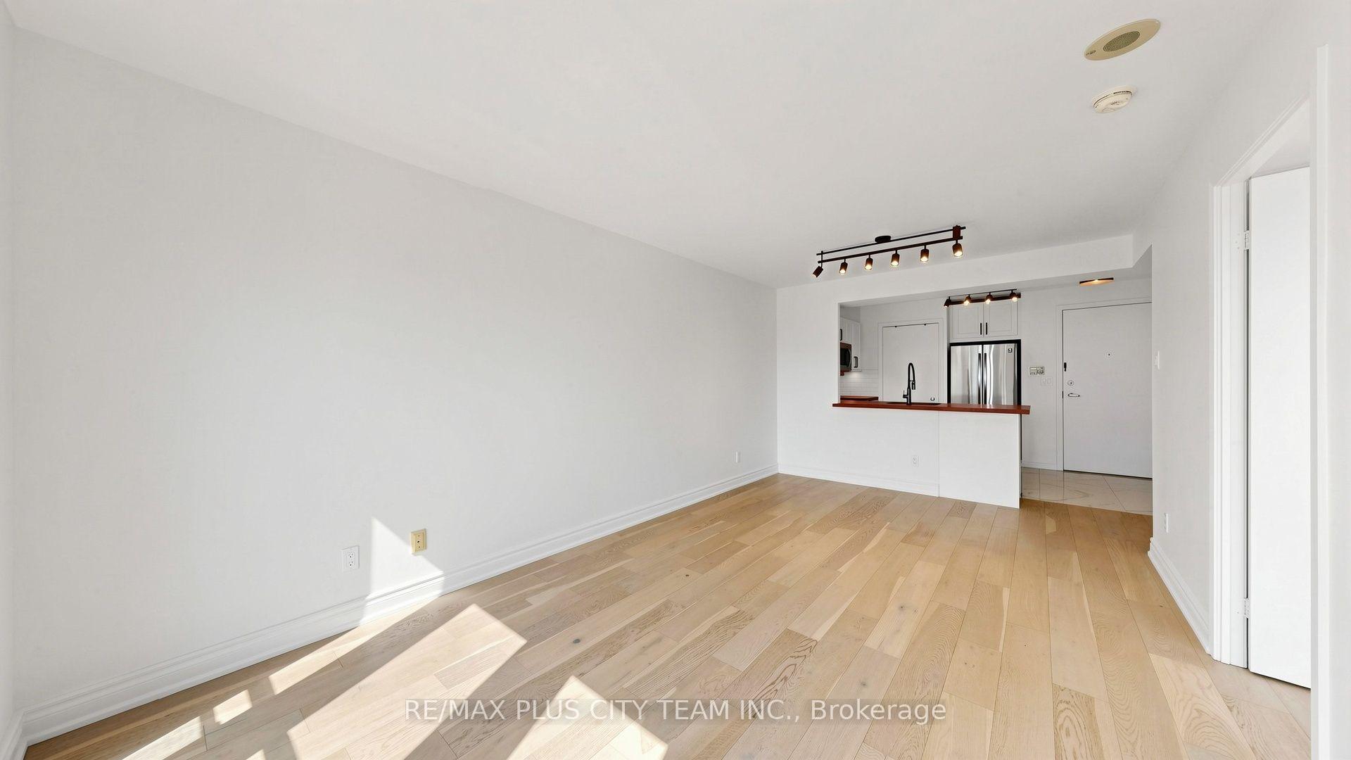 Photo 8 of Unit 827, 600 Queens Quay W, Toronto, Waterfront Communities — HOMEH