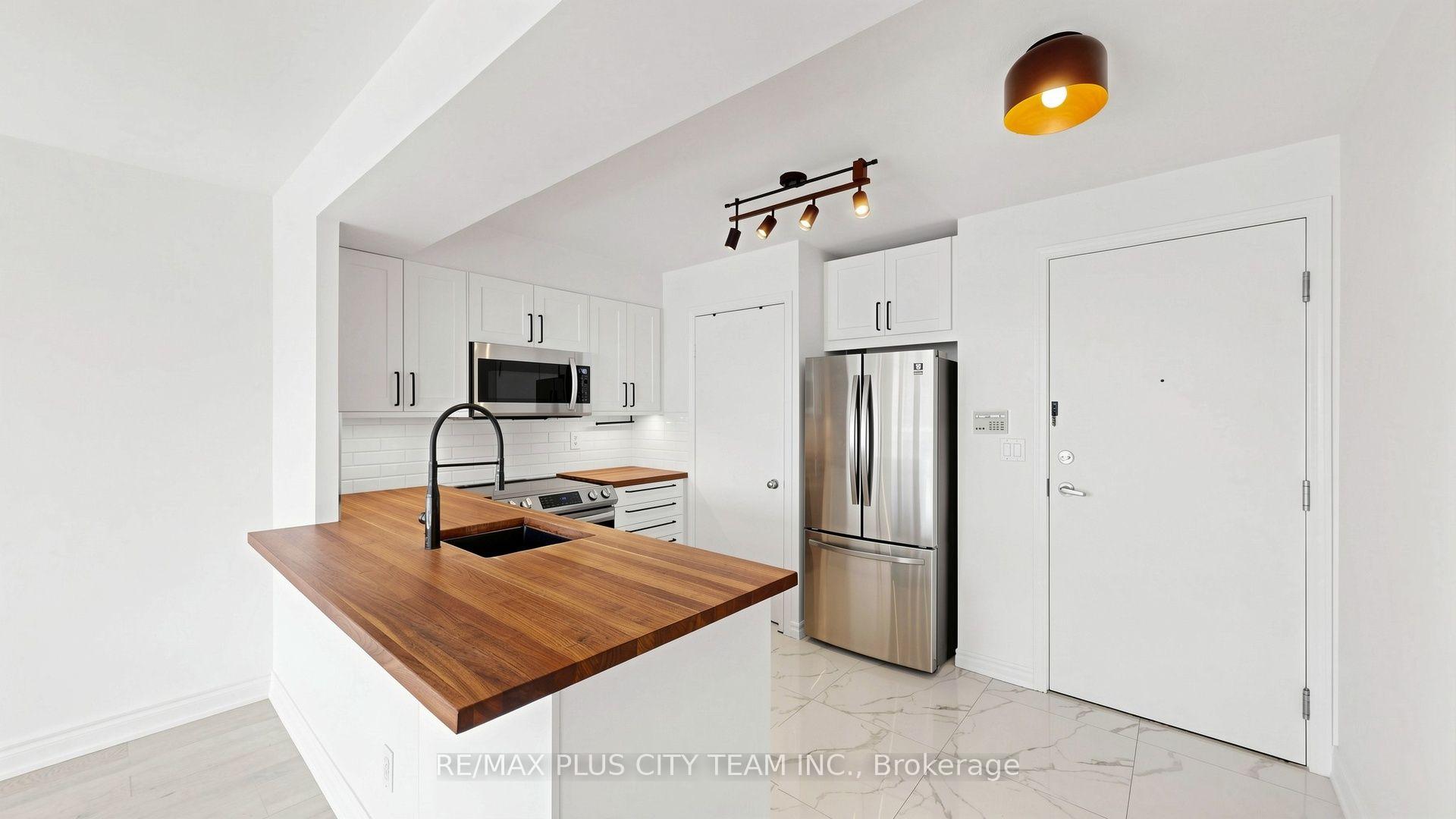 Photo 9 of Unit 827, 600 Queens Quay W, Toronto, Waterfront Communities — HOMEH