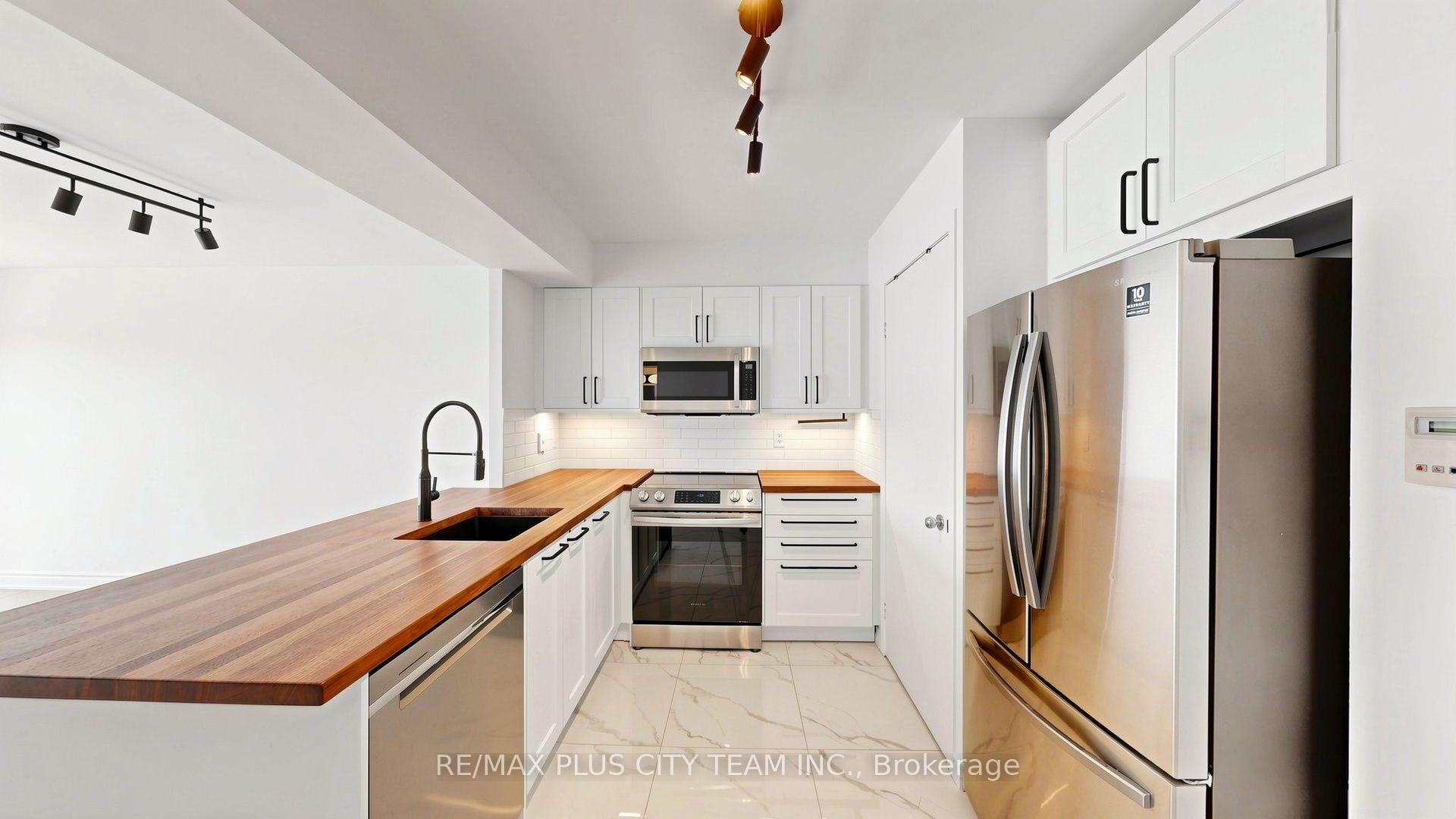 Photo 10 of Unit 827, 600 Queens Quay W, Toronto, Waterfront Communities — HOMEH