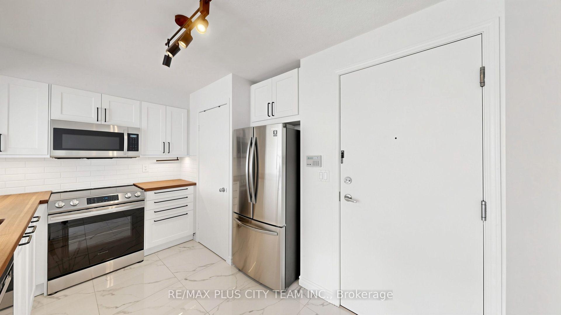 Photo 12 of Unit 827, 600 Queens Quay W, Toronto, Waterfront Communities — HOMEH