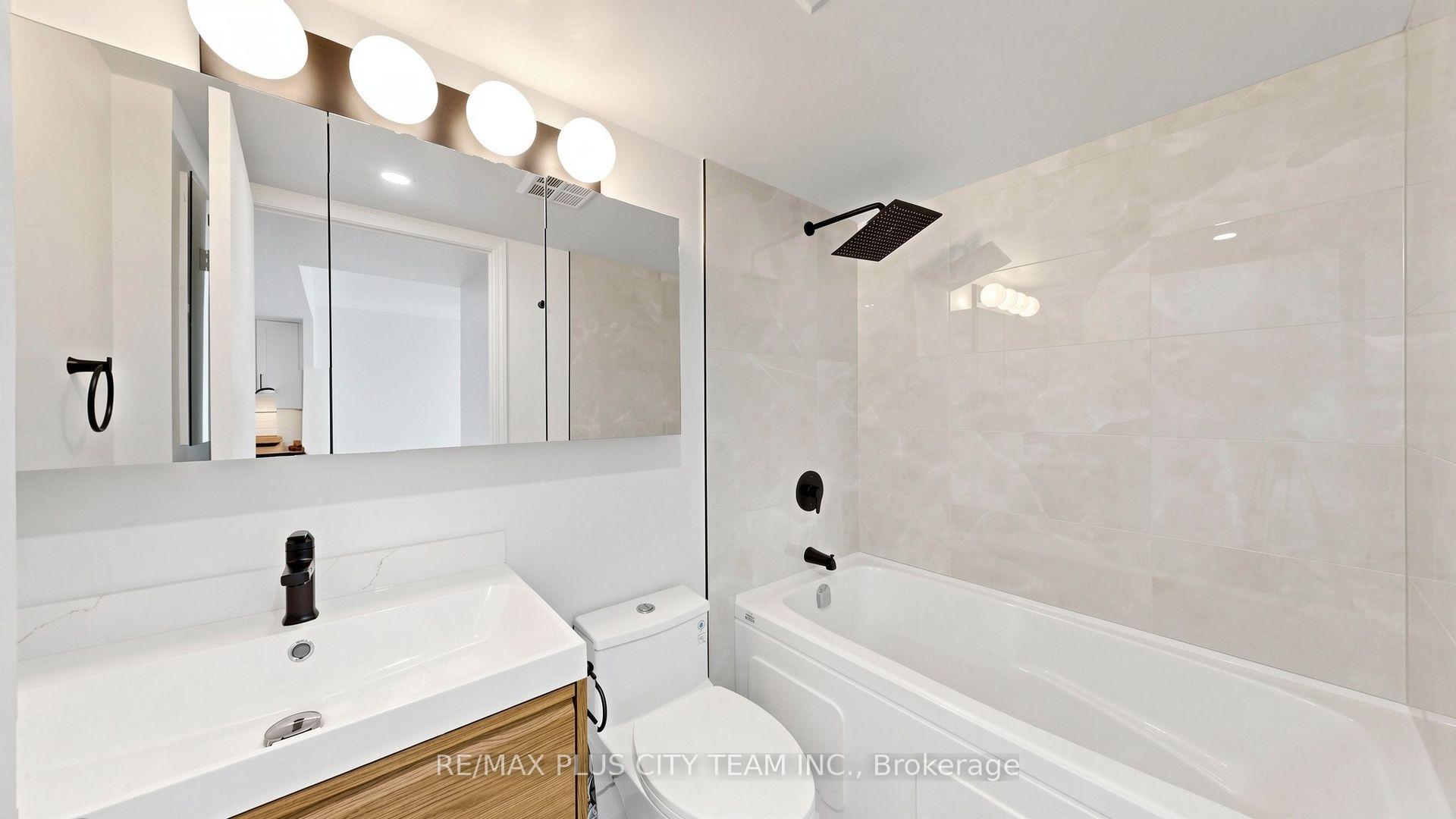 Photo 19 of Unit 827, 600 Queens Quay W, Toronto, Waterfront Communities — HOMEH