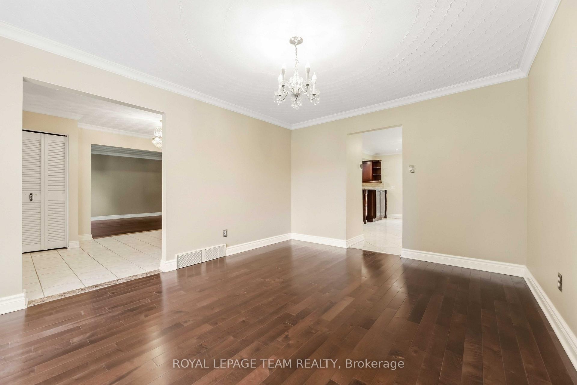 Photo 6 of 19 Amberwood Crescent, Ottawa, Pineglen/Country Place — HOMEH