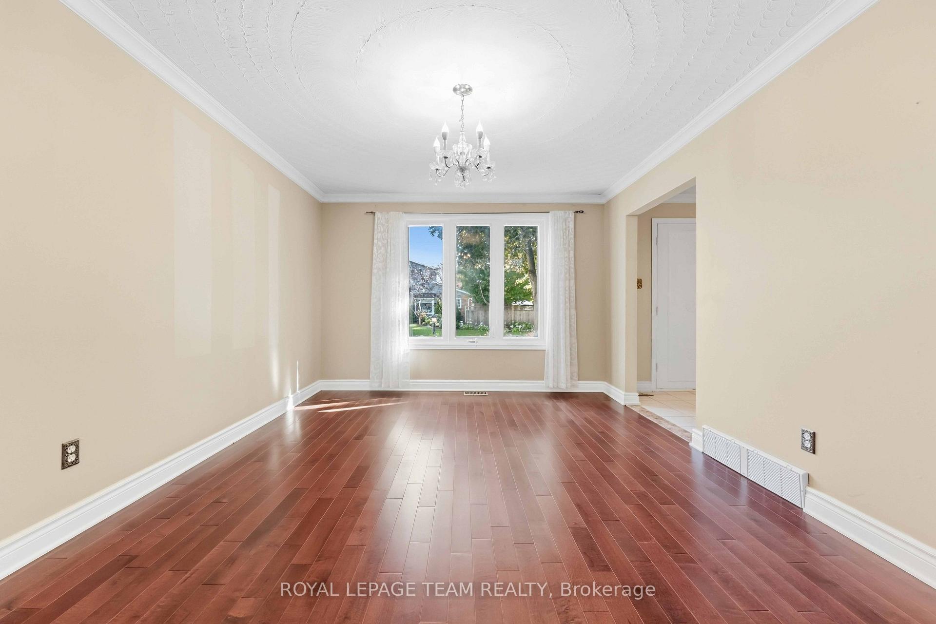 Photo 7 of 19 Amberwood Crescent, Ottawa, Pineglen/Country Place — HOMEH