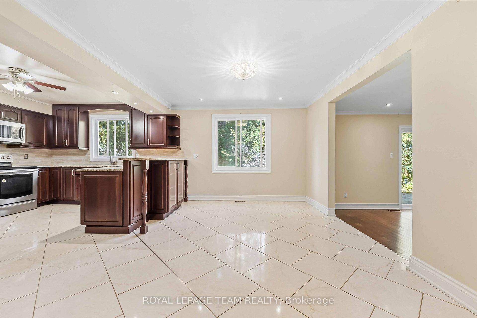 Photo 9 of 19 Amberwood Crescent, Ottawa, Pineglen/Country Place — HOMEH
