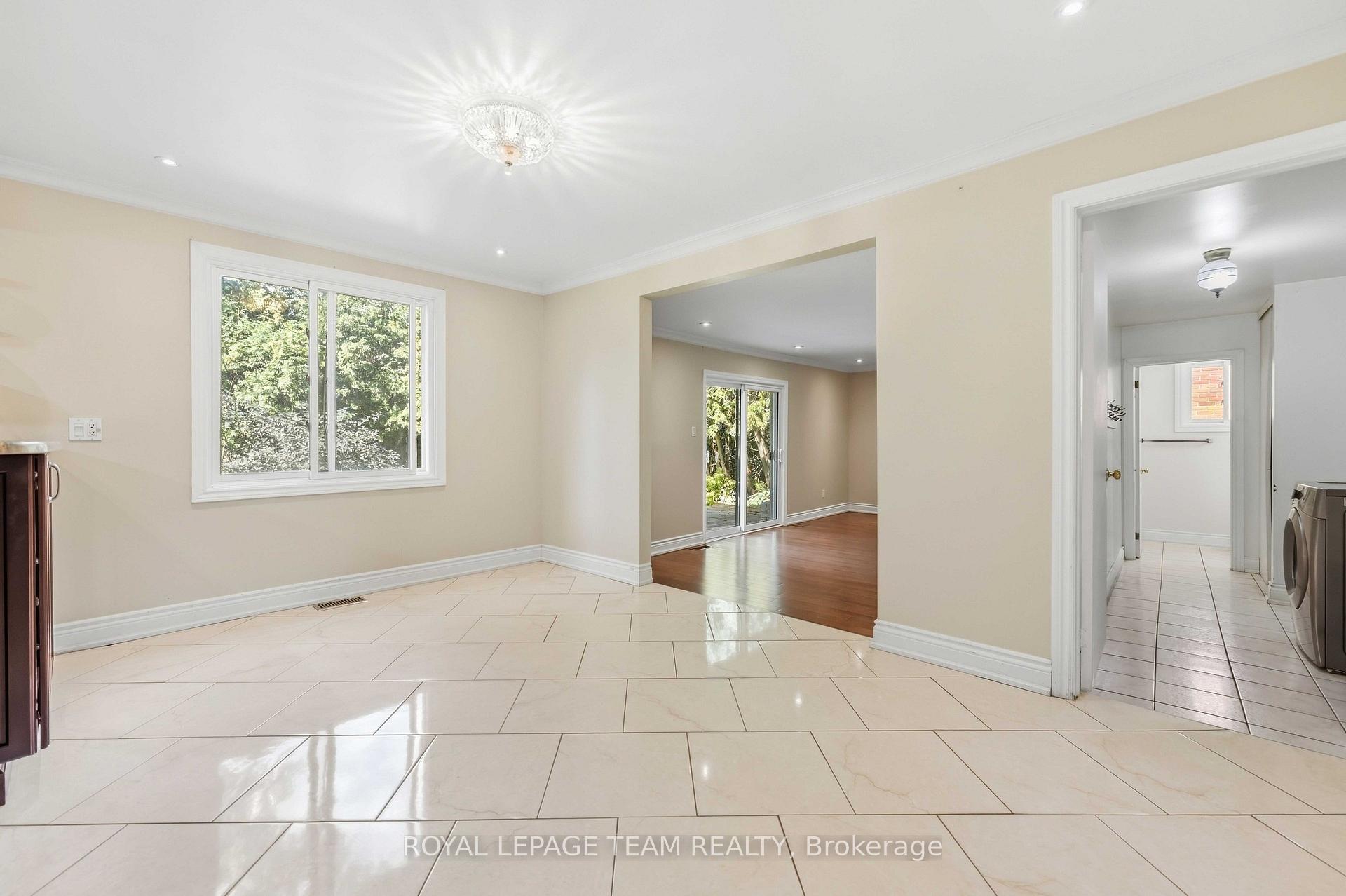 Photo 11 of 19 Amberwood Crescent, Ottawa, Pineglen/Country Place — HOMEH