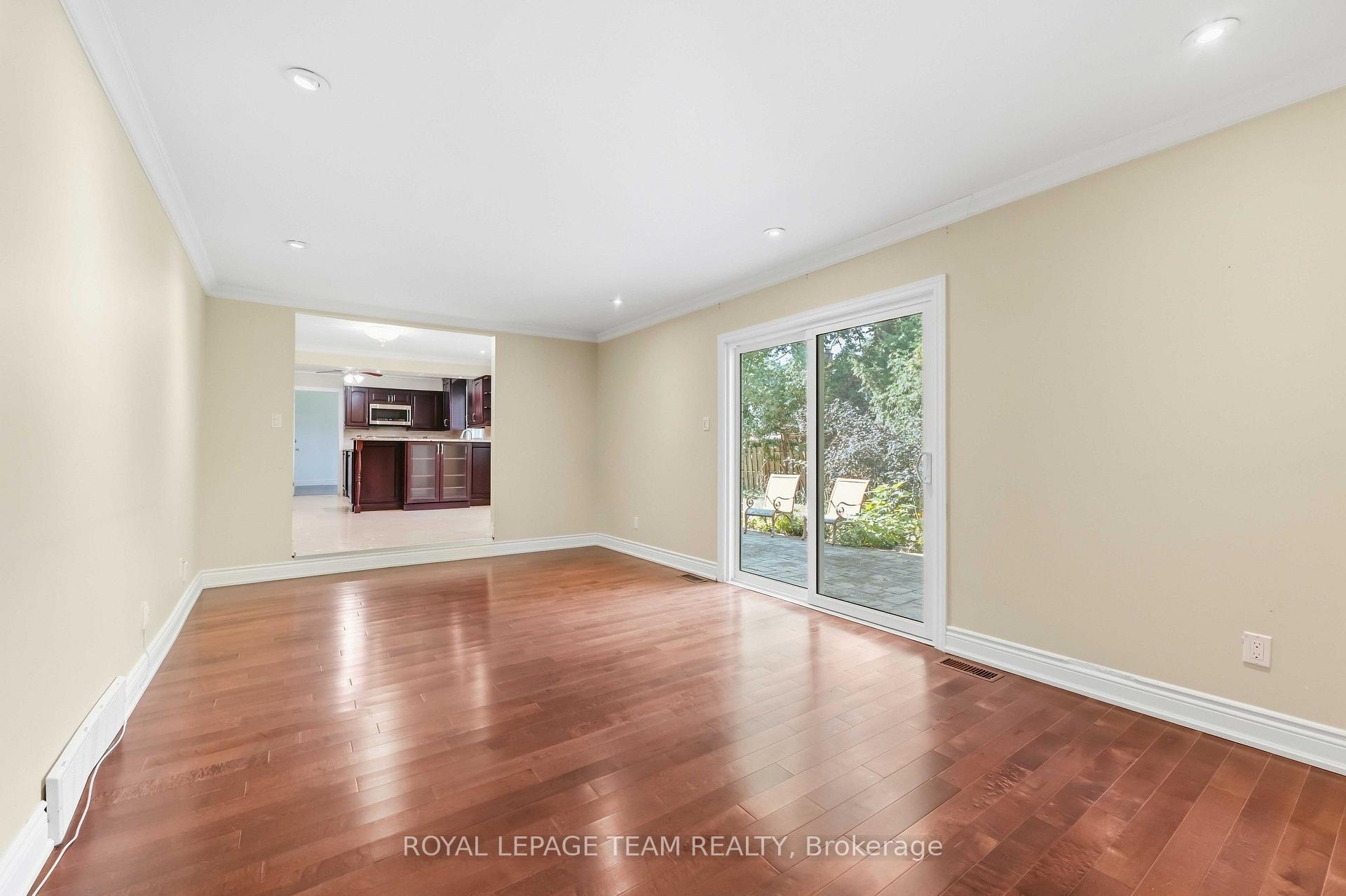 Photo 13 of 19 Amberwood Crescent, Ottawa, Pineglen/Country Place — HOMEH