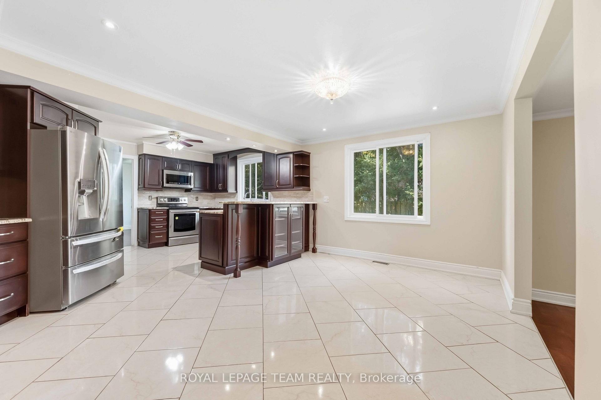 Photo 14 of 19 Amberwood Crescent, Ottawa, Pineglen/Country Place — HOMEH