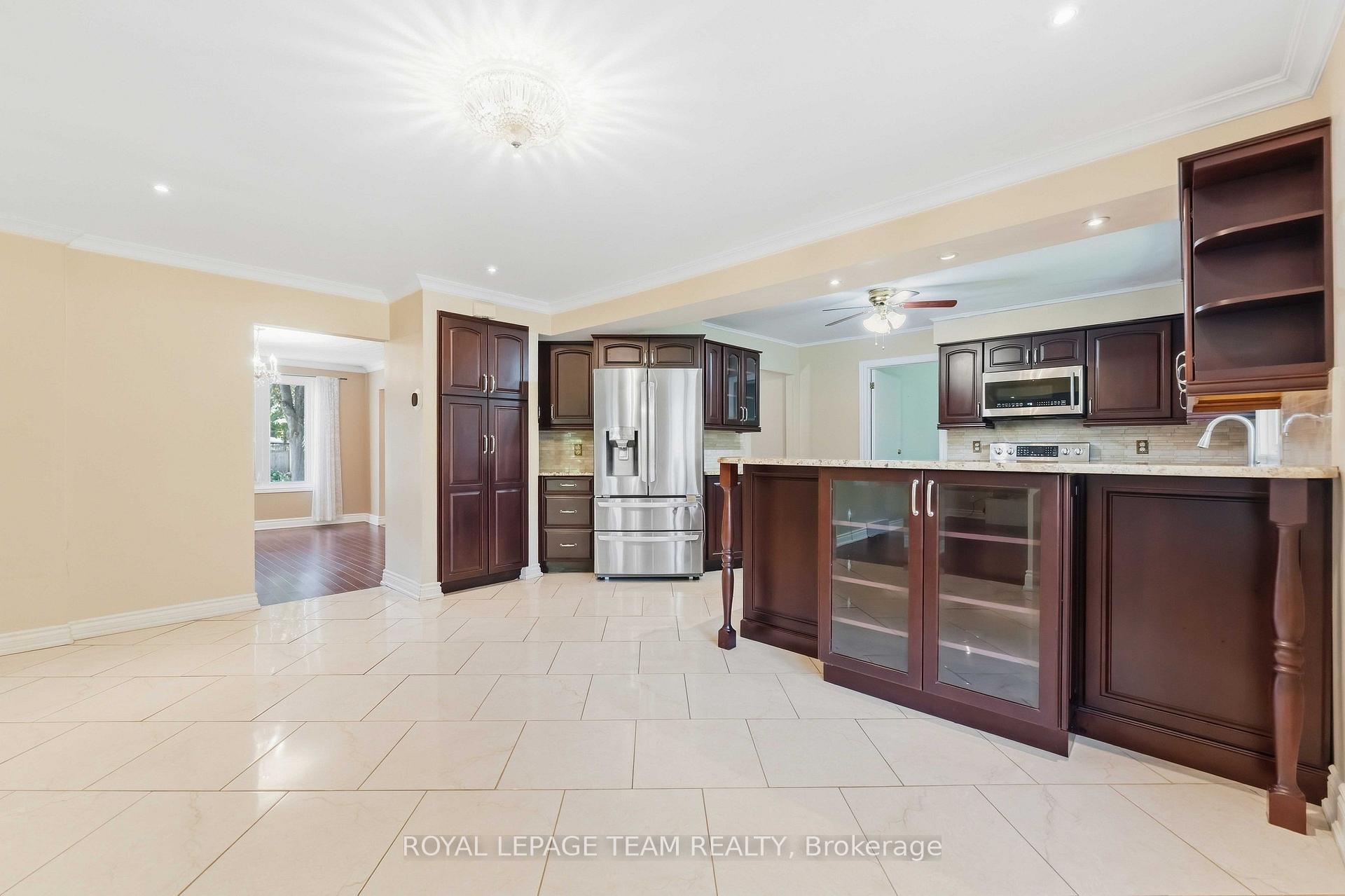 Photo 16 of 19 Amberwood Crescent, Ottawa, Pineglen/Country Place — HOMEH