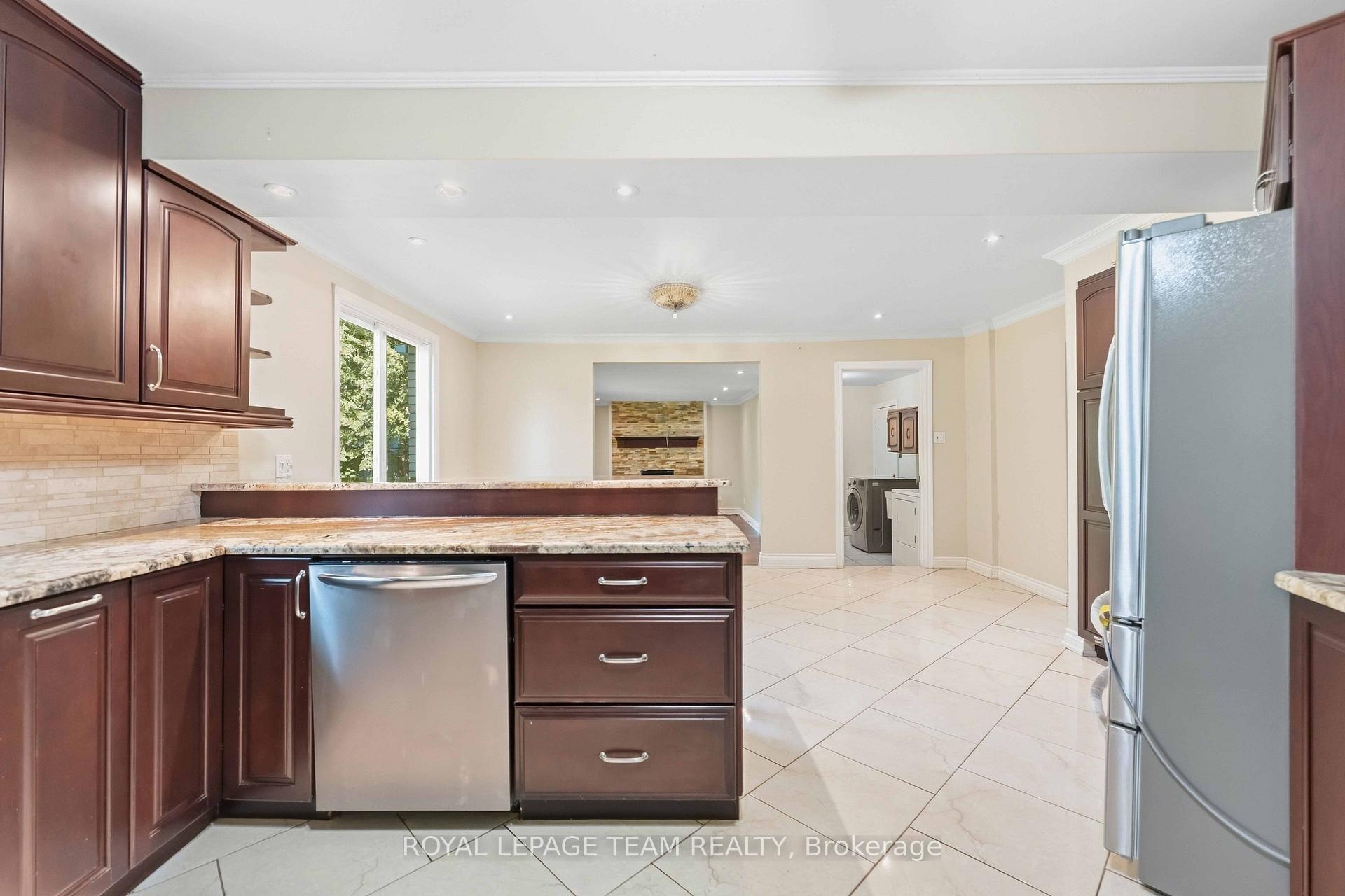 Photo 17 of 19 Amberwood Crescent, Ottawa, Pineglen/Country Place — HOMEH