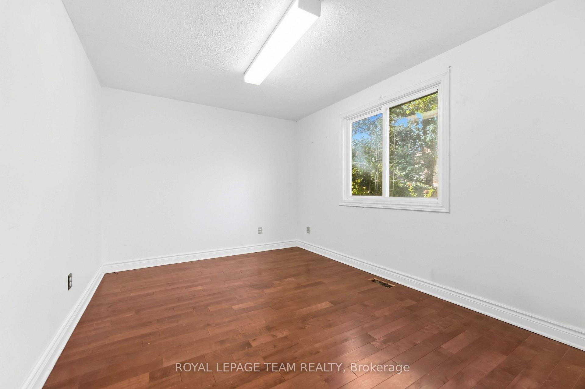 Photo 20 of 19 Amberwood Crescent, Ottawa, Pineglen/Country Place — HOMEH