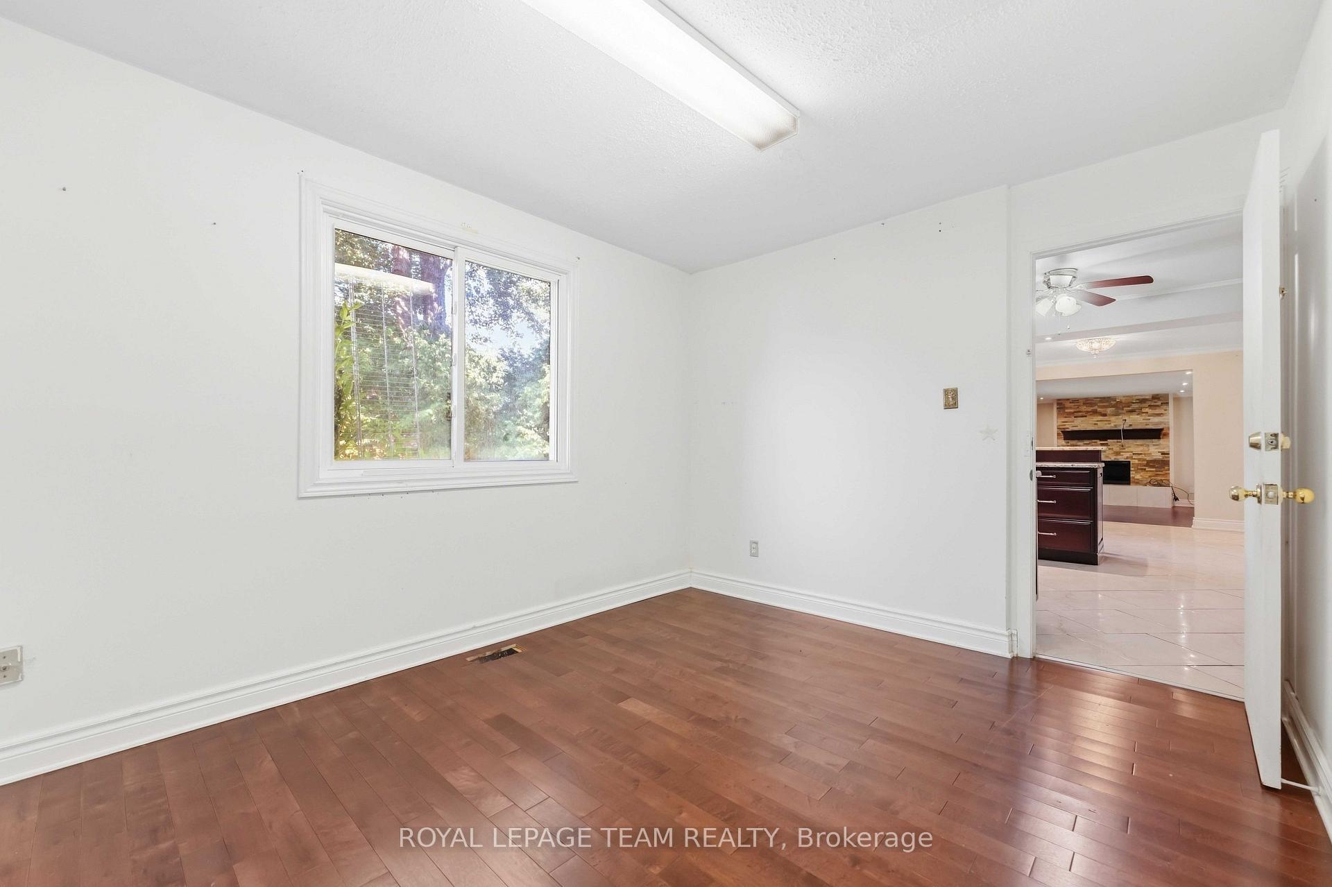Photo 22 of 19 Amberwood Crescent, Ottawa, Pineglen/Country Place — HOMEH