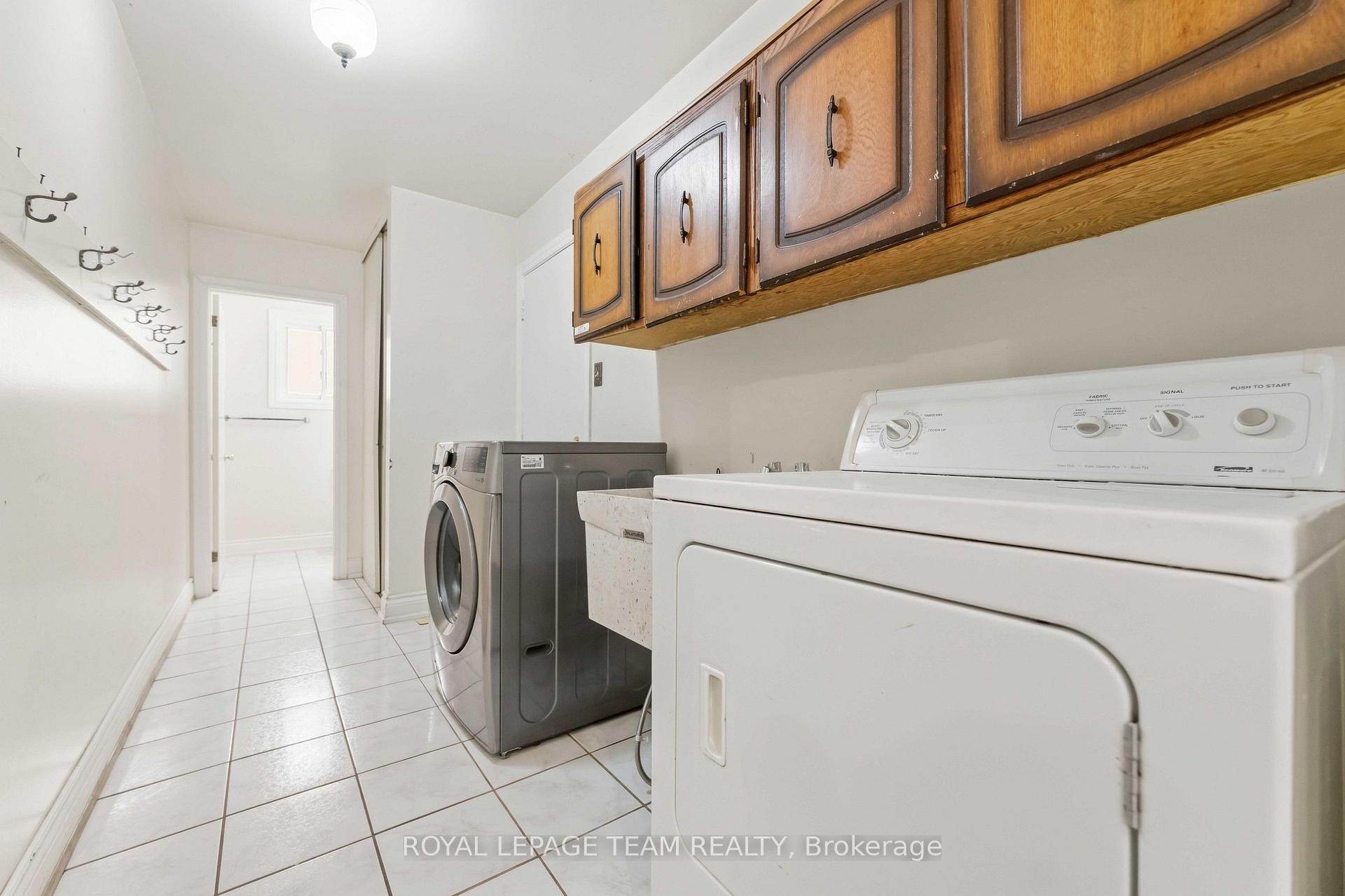 Photo 23 of 19 Amberwood Crescent, Ottawa, Pineglen/Country Place — HOMEH