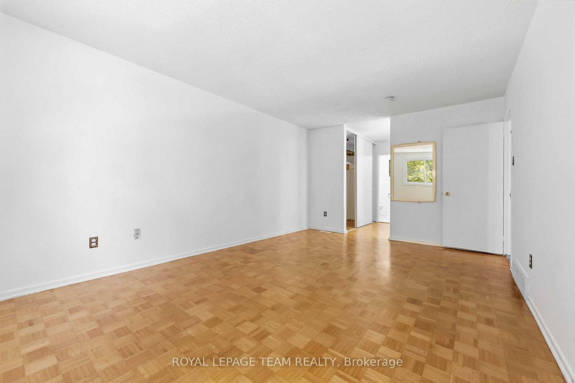Photo 29 of 19 Amberwood Crescent, Ottawa, Pineglen/Country Place — HOMEH
