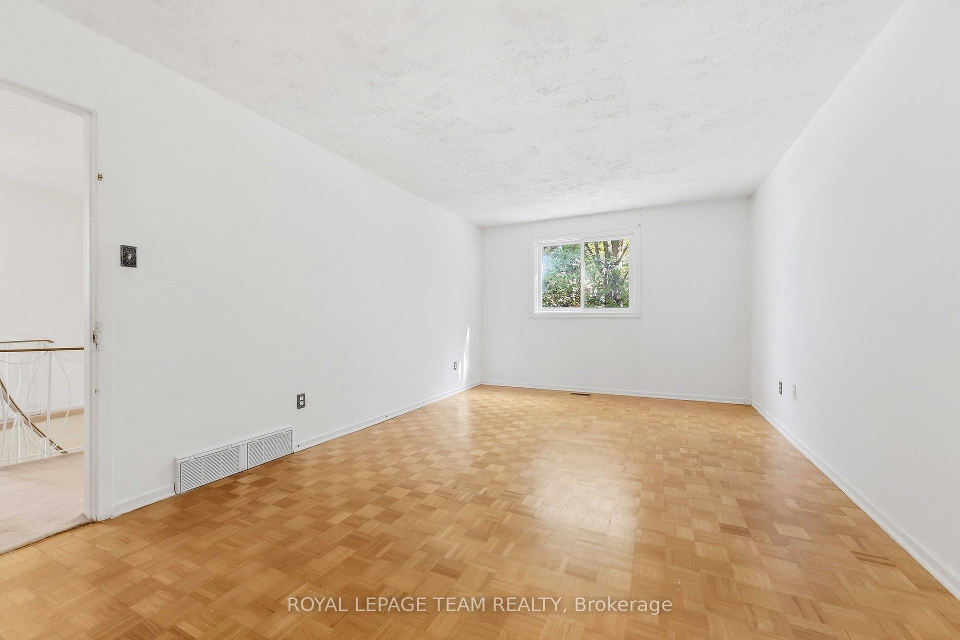 Photo 30 of 19 Amberwood Crescent, Ottawa, Pineglen/Country Place — HOMEH