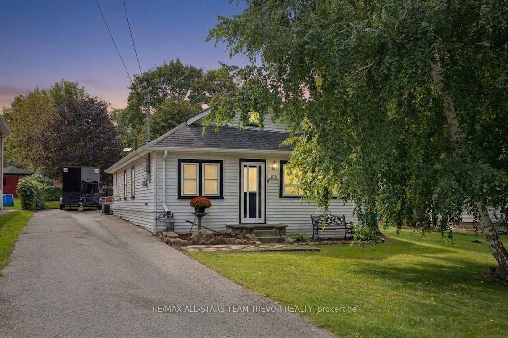 Photo 1 of 215 Elm Avenue, Georgina, Keswick South — HOMEH