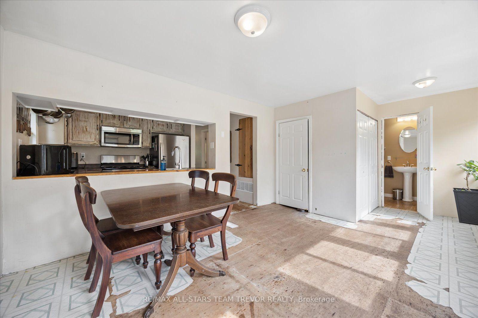 Photo 5 of 215 Elm Avenue, Georgina, Keswick South — HOMEH