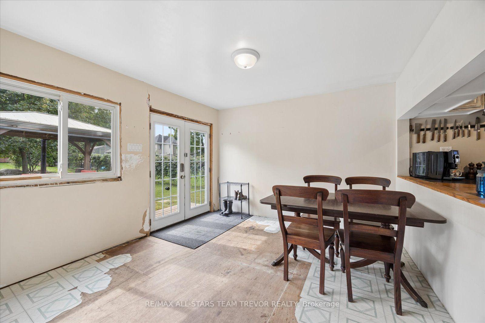 Photo 6 of 215 Elm Avenue, Georgina, Keswick South — HOMEH