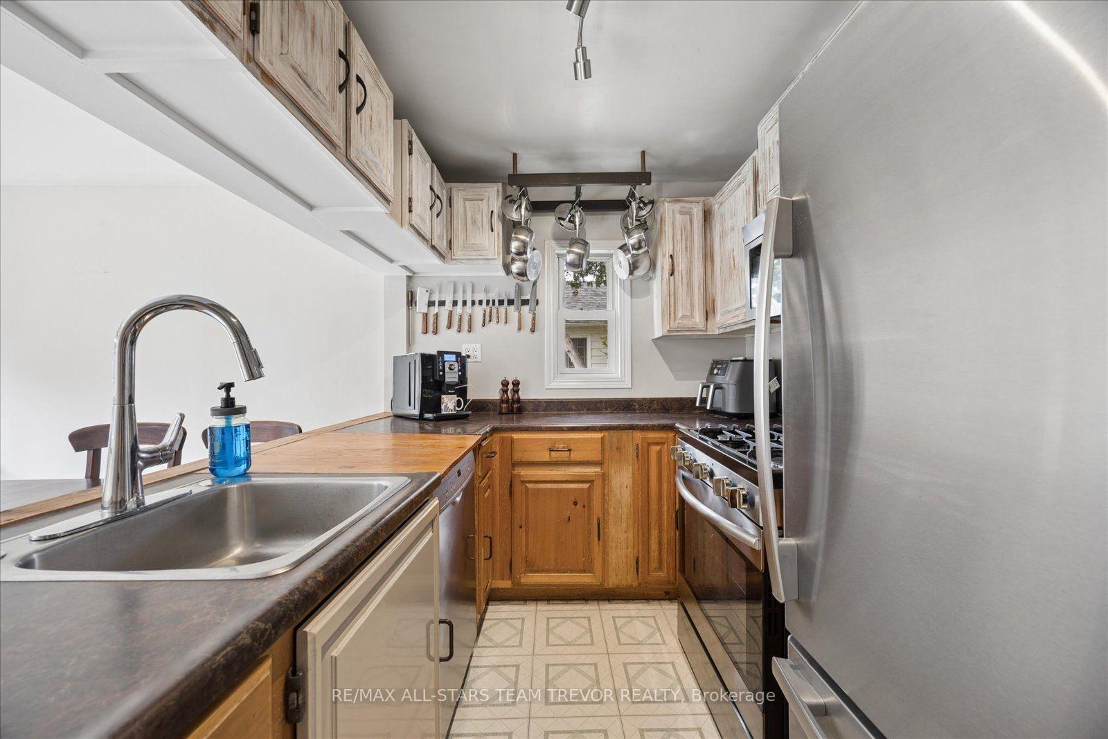 Photo 7 of 215 Elm Avenue, Georgina, Keswick South — HOMEH