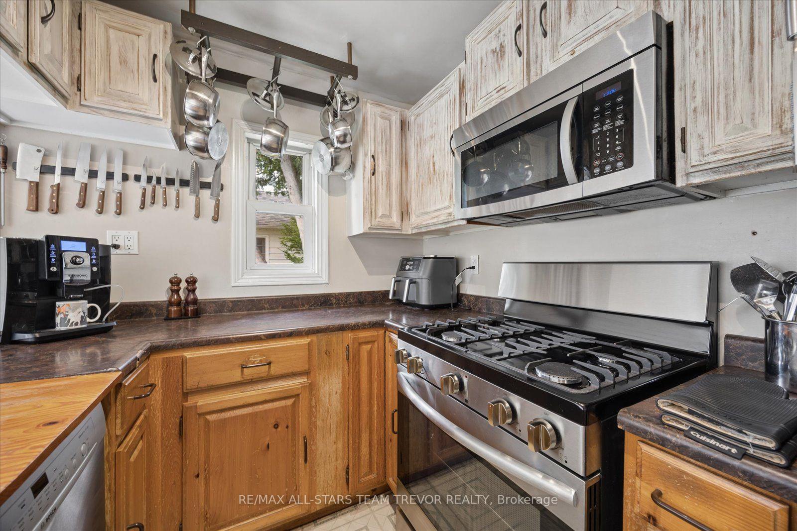 Photo 8 of 215 Elm Avenue, Georgina, Keswick South — HOMEH
