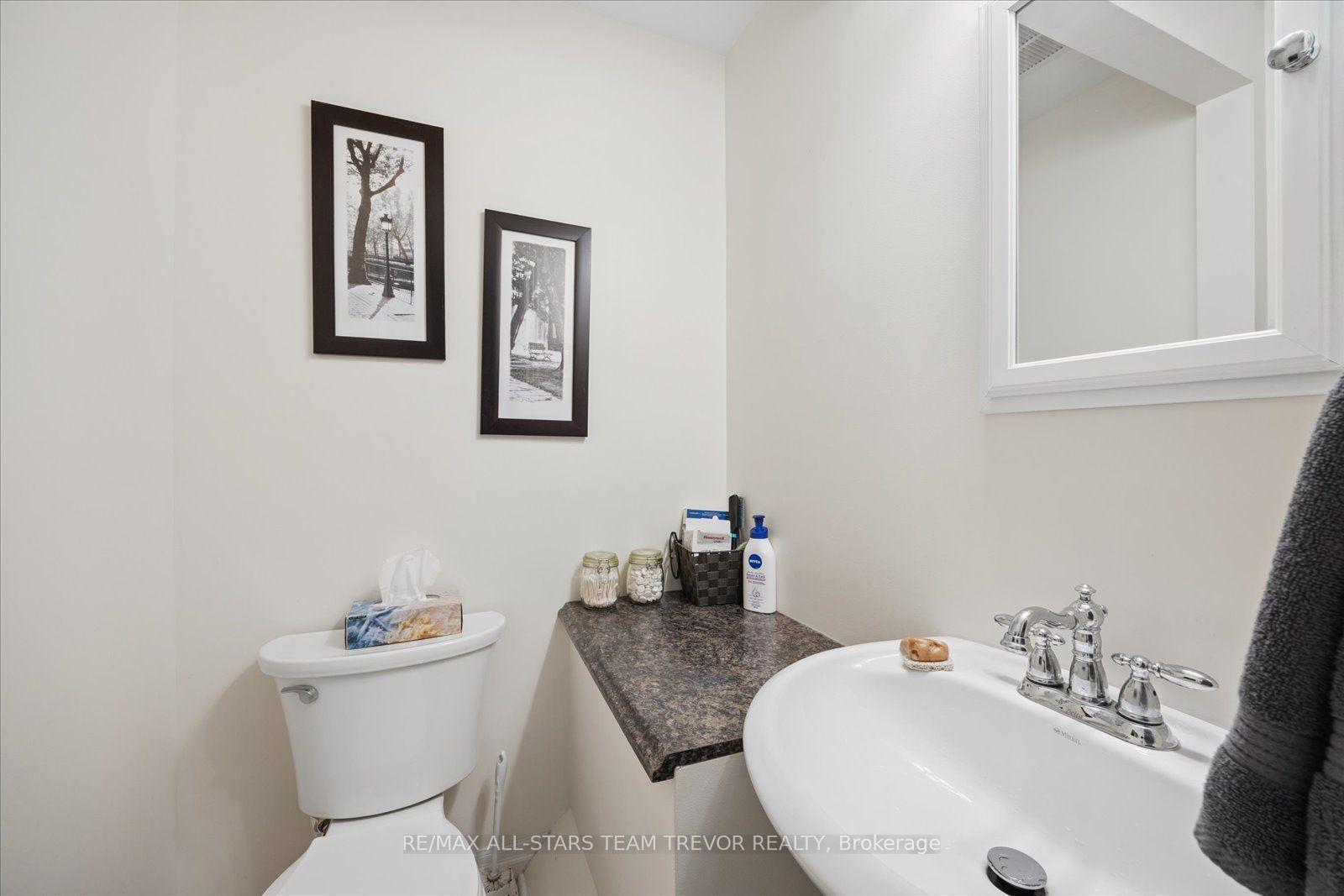 Photo 11 of 215 Elm Avenue, Georgina, Keswick South — HOMEH