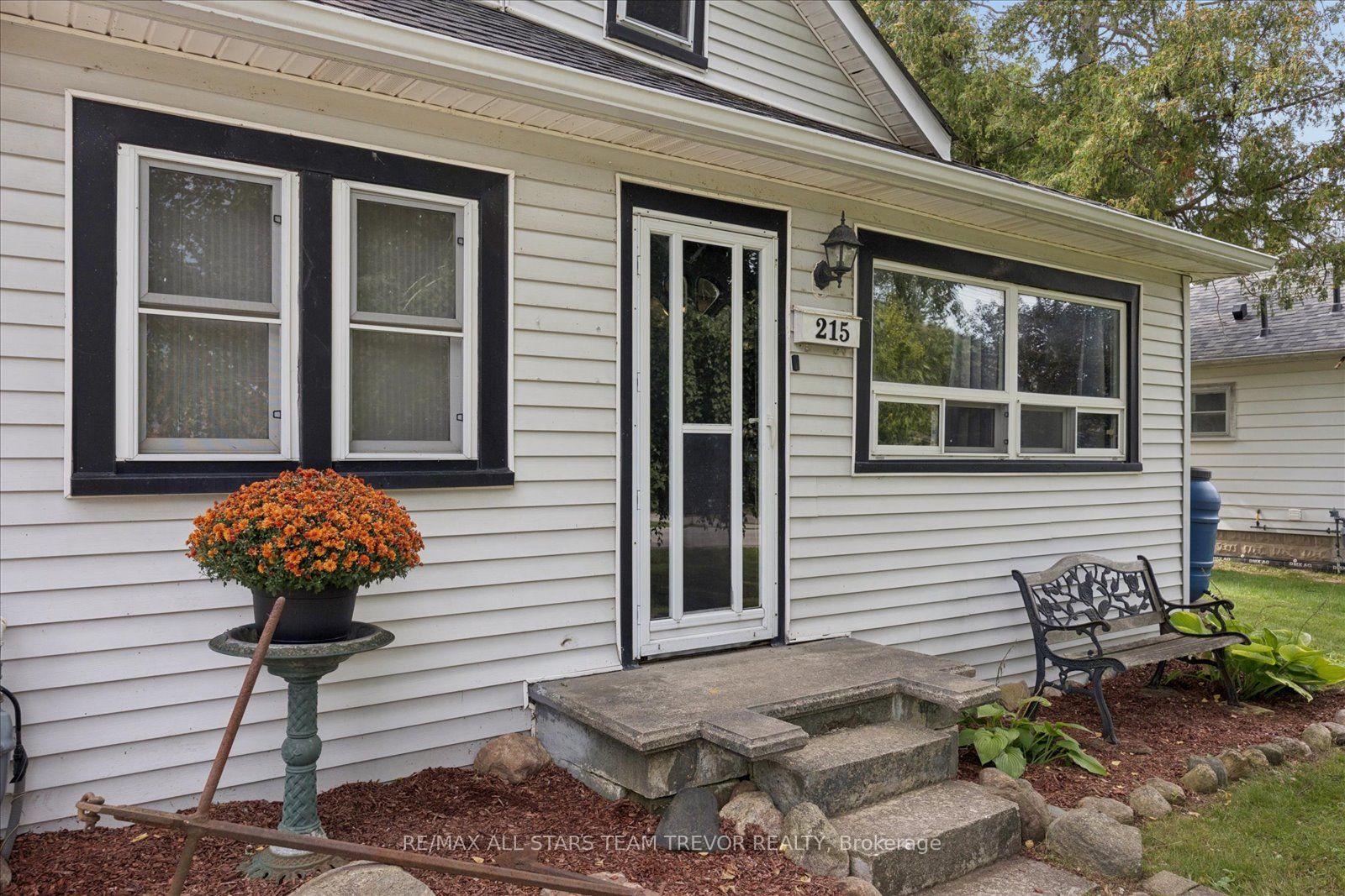 Photo 17 of 215 Elm Avenue, Georgina, Keswick South — HOMEH