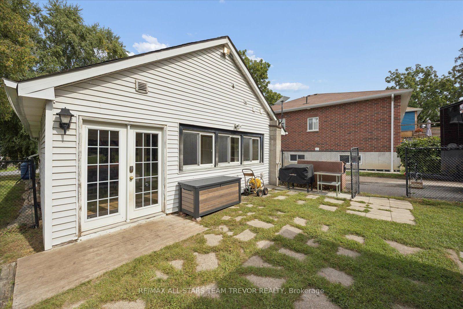 Photo 18 of 215 Elm Avenue, Georgina, Keswick South — HOMEH