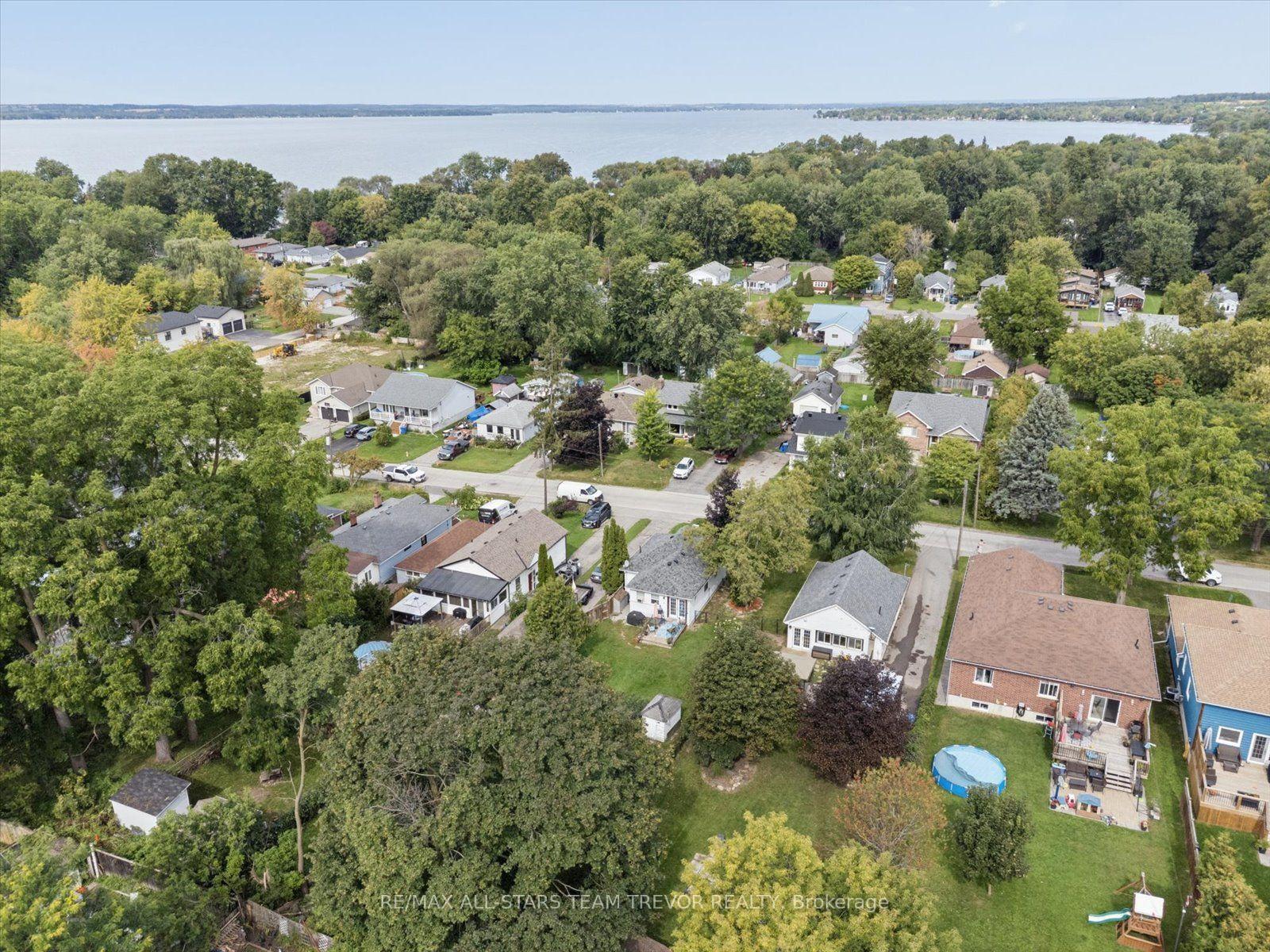 Photo 25 of 215 Elm Avenue, Georgina, Keswick South — HOMEH