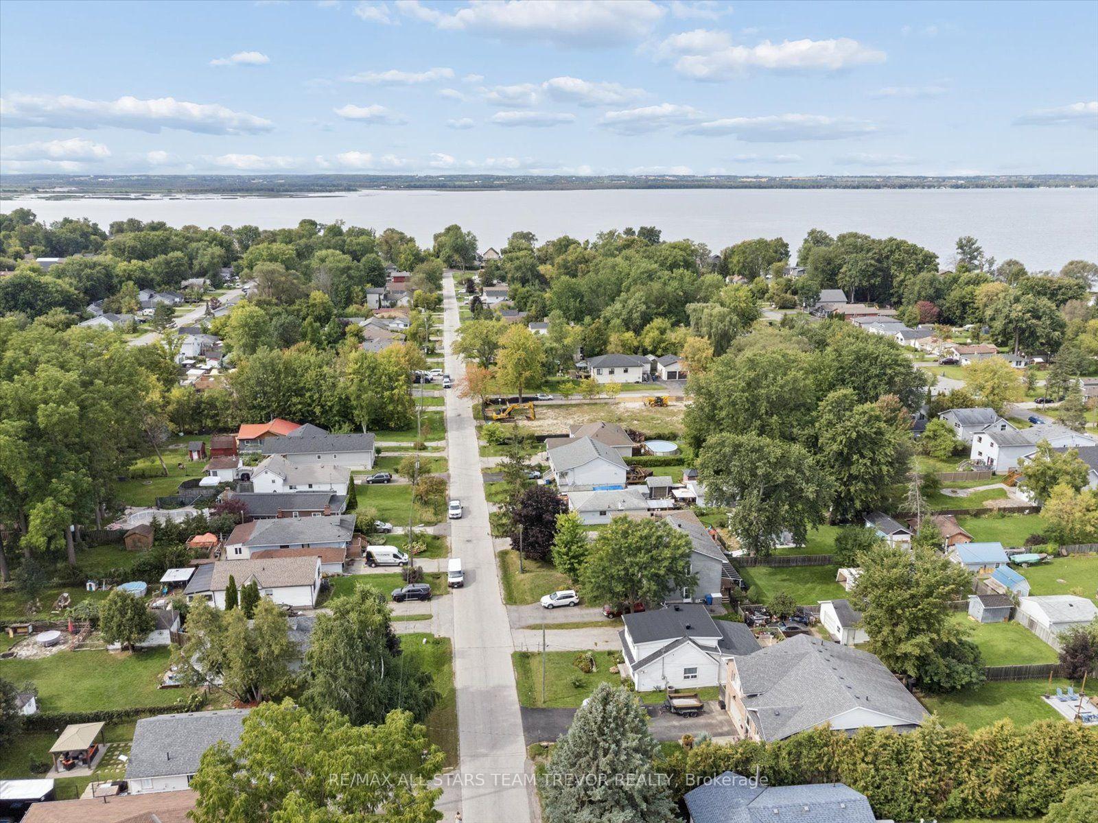 Photo 26 of 215 Elm Avenue, Georgina, Keswick South — HOMEH